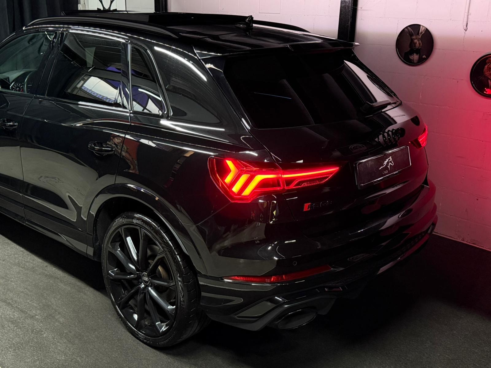 AUDI RS Q3 2.5 TFSI quattro S tronic * CH-Auto * All Black* Panoramadach* SonoS Sound *RS Sitzer * Carbon * Full Option-image-5