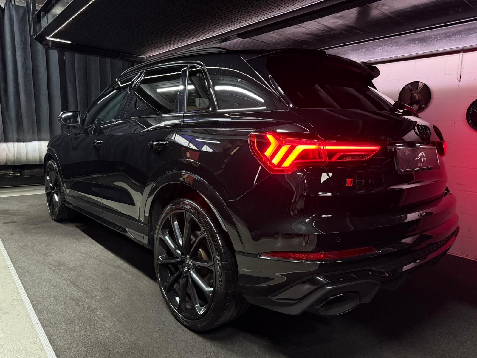 AUDI RS Q3 2.5 TFSI quattro S tronic * CH-Auto * All Black* Panoramadach* SonoS Sound *RS Sitzer * Carbon * Full Option-image-7