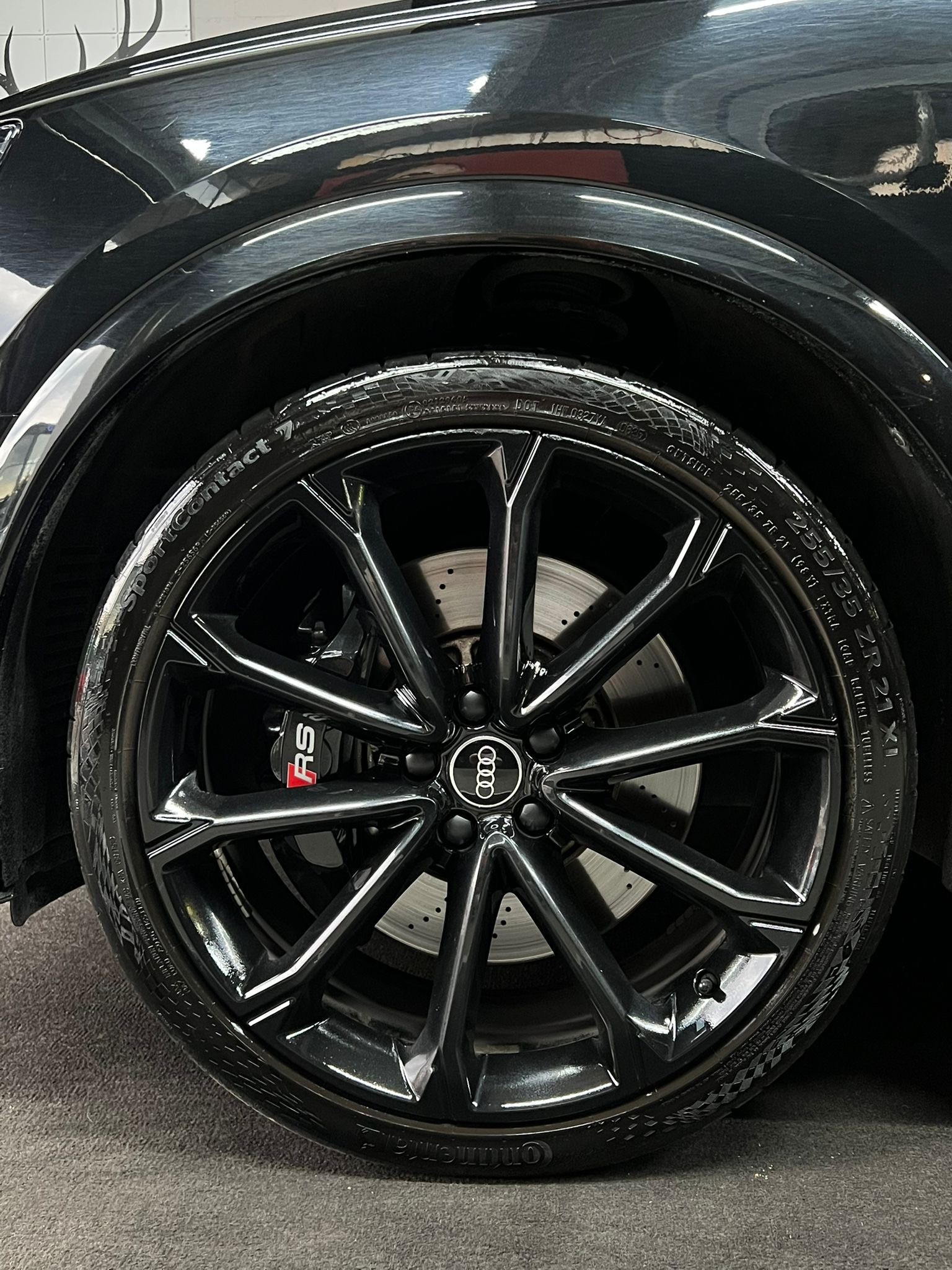 AUDI RS Q3 2.5 TFSI quattro S tronic * CH-Auto * All Black* Panoramadach* SonoS Sound *RS Sitzer * Carbon * Full Option-image-10