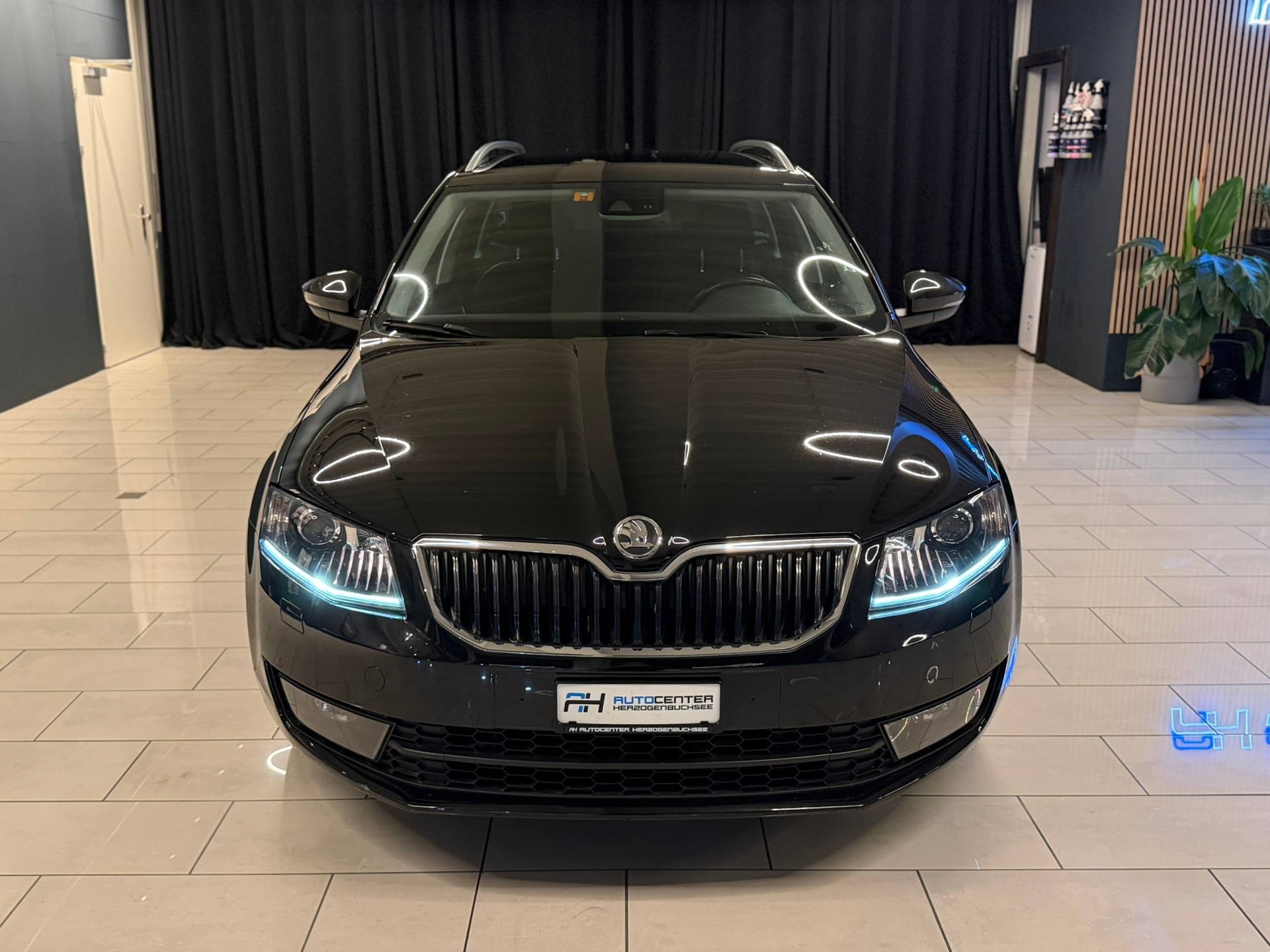 SKODA Octavia Combi 1.8 TSI Elegance 4x4 DSG-showroom-element-1