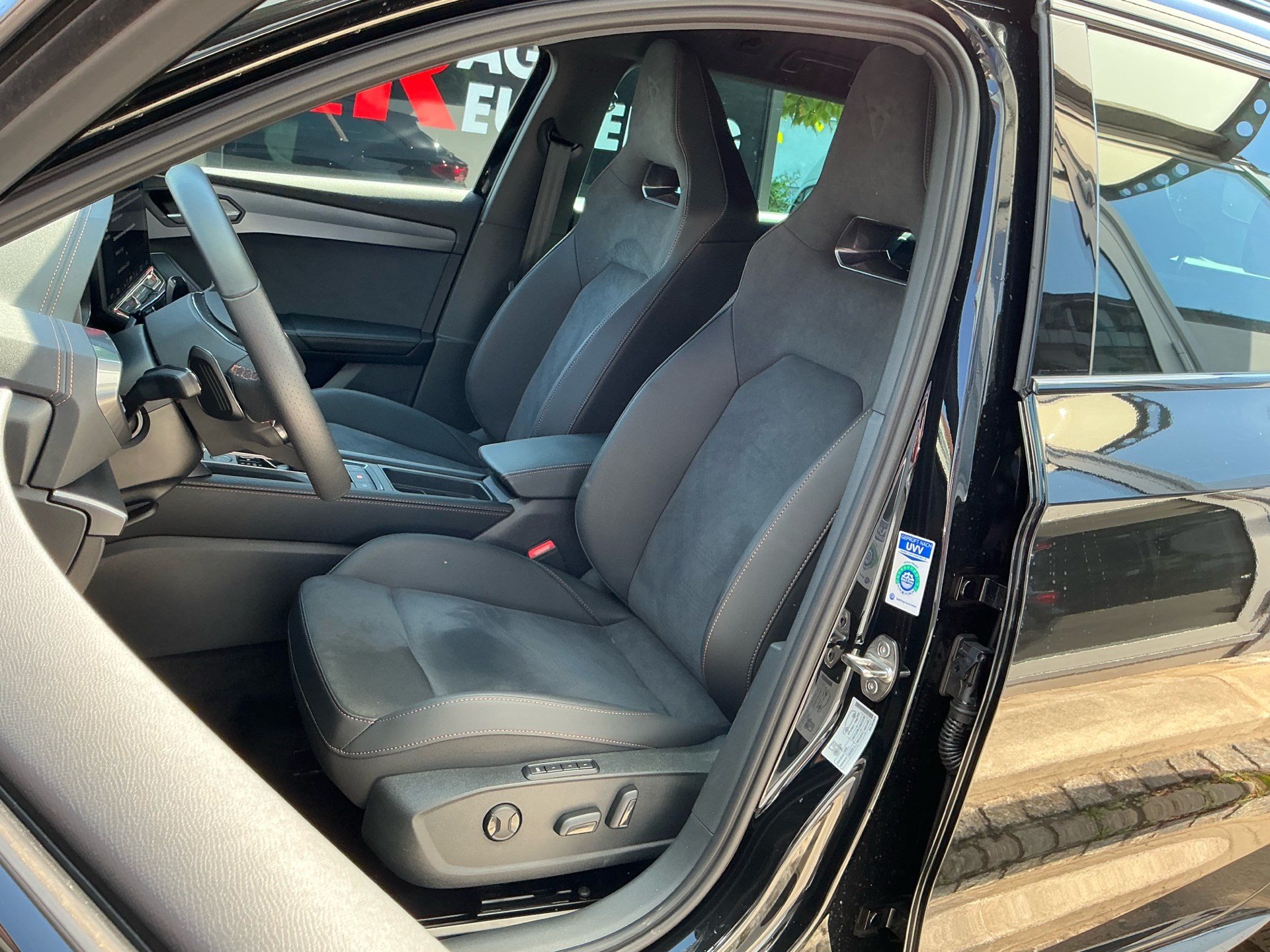 CUPRA Leon Sportstourer 1.5 e-Hybrid 272 PS VZ *** PURE PERFORMANCE PAKET ***-image-7