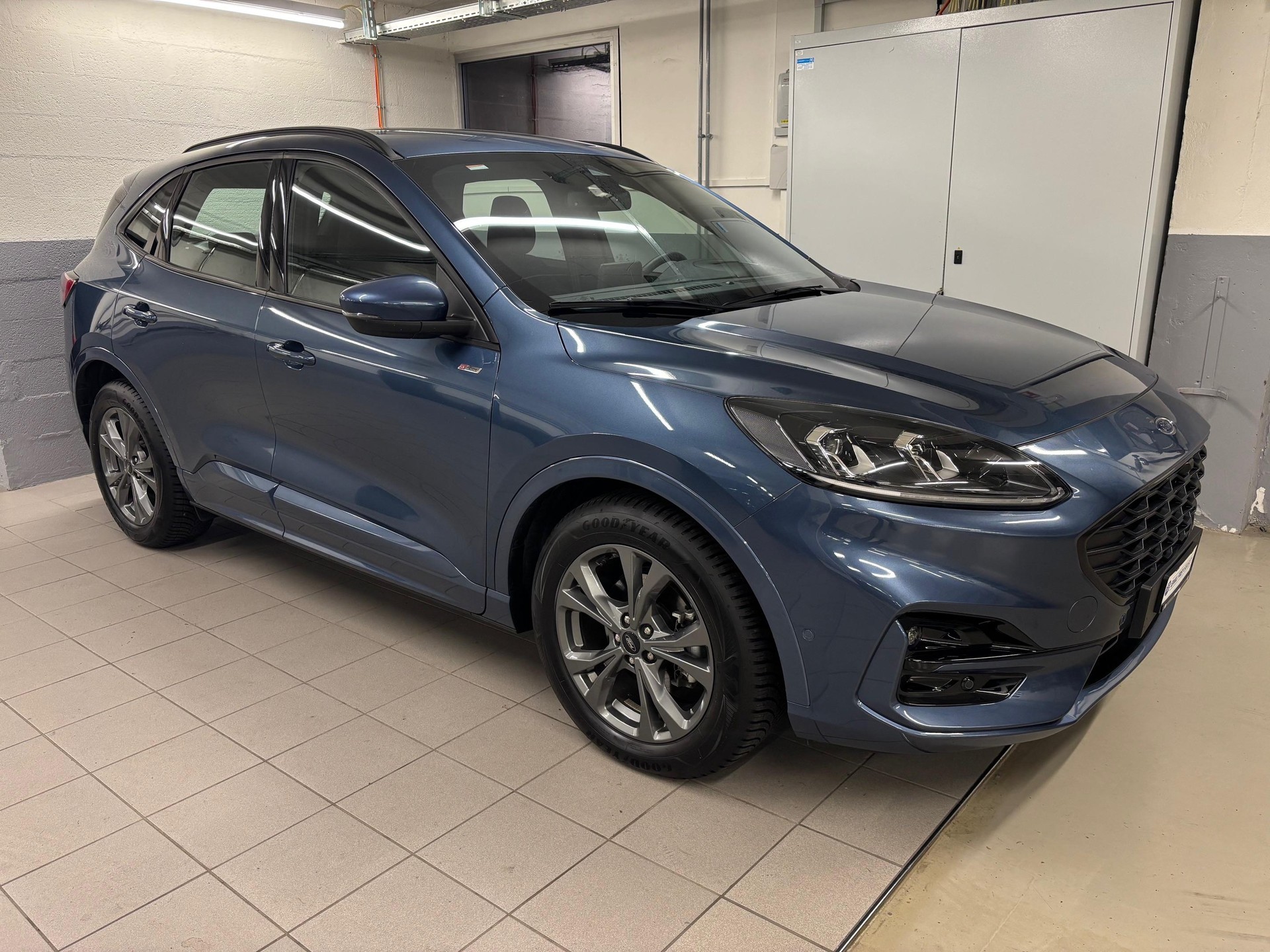 FORD Kuga 2.0 EcoBlue ST-Line-showroom-element-1