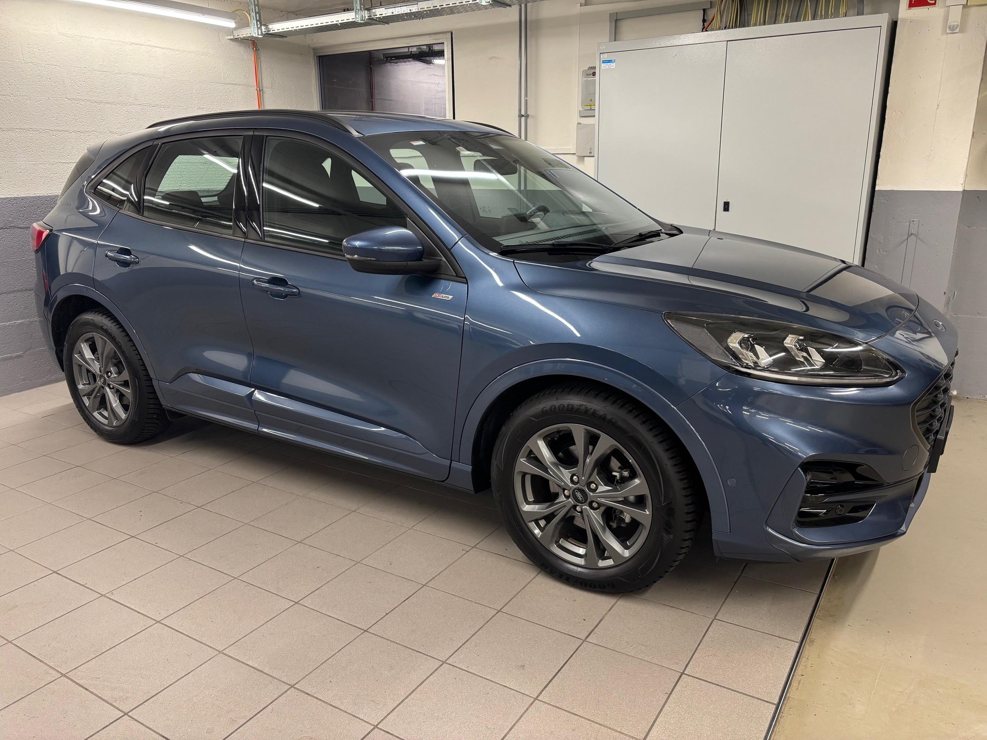 FORD Kuga 2.0 EcoBlue ST-Line-showroom-element-2