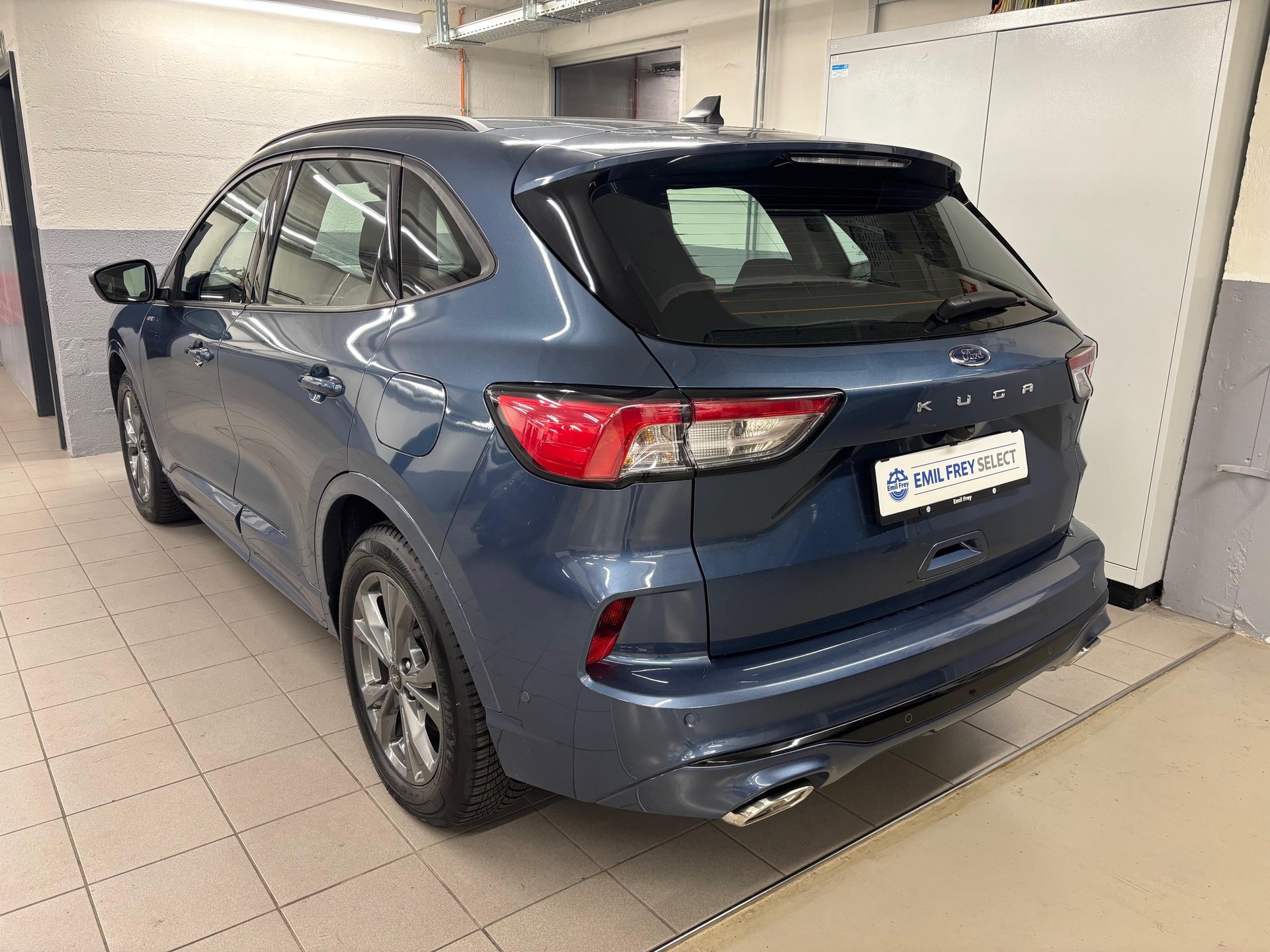FORD Kuga 2.0 EcoBlue ST-Line-showroom-element-3