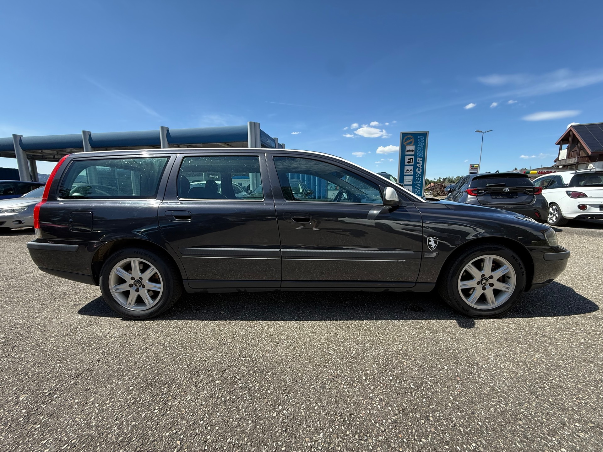 VOLVO V70 2.4-image-3