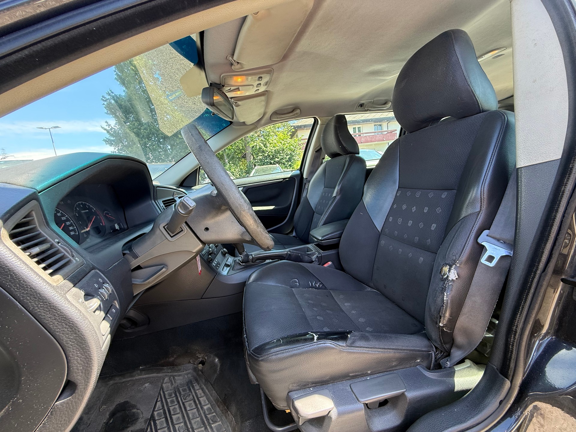 VOLVO V70 2.4-image-9