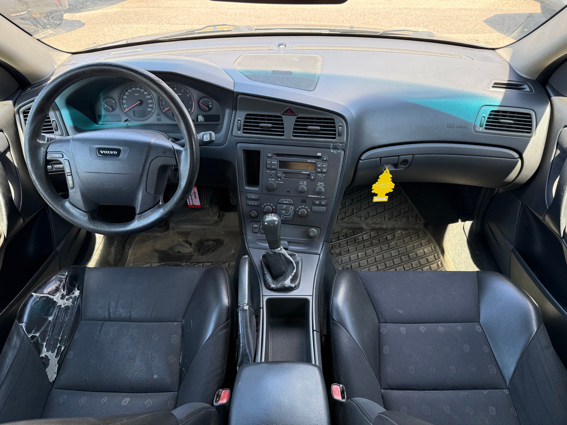 VOLVO V70 2.4-image-11
