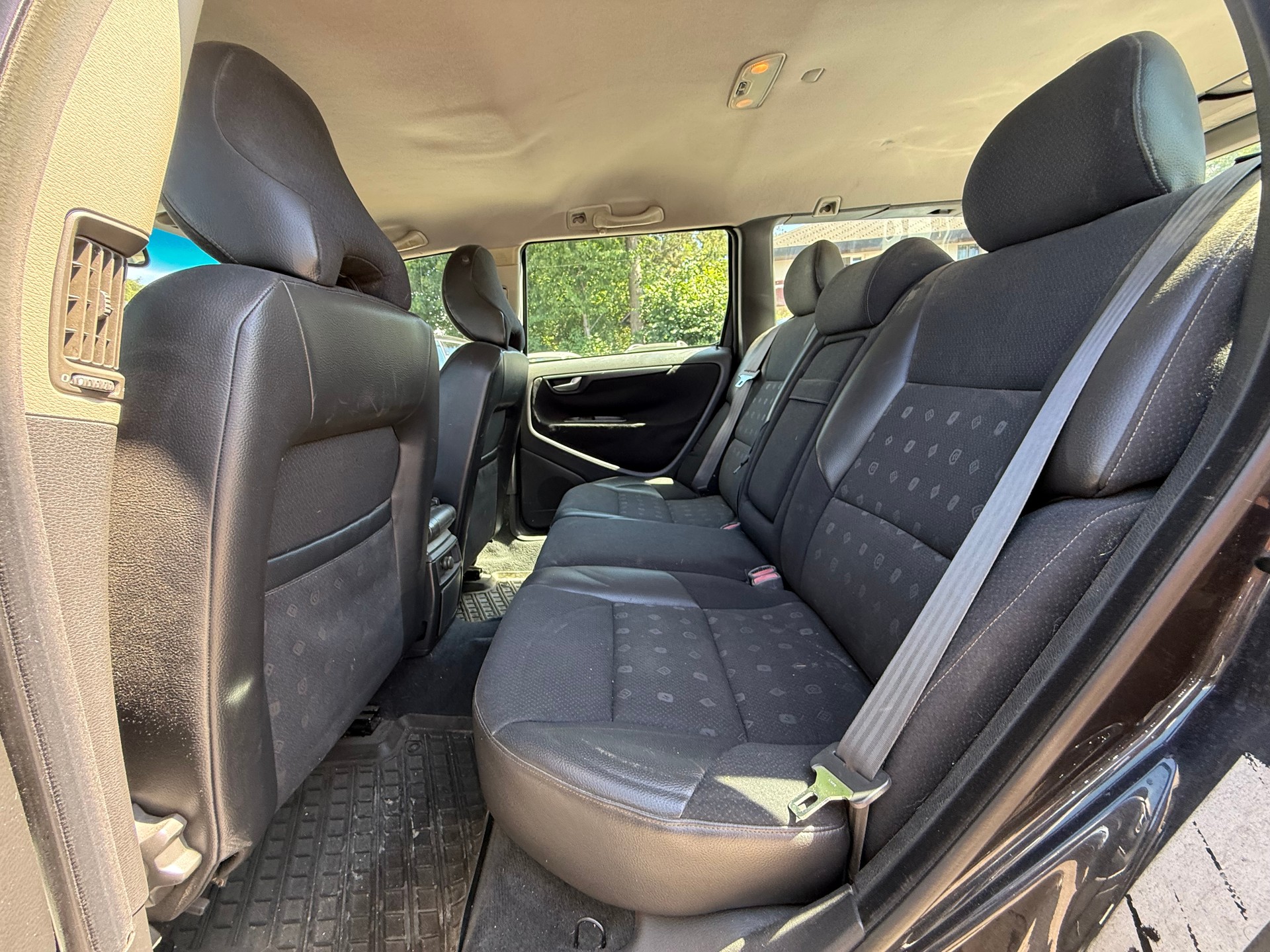 VOLVO V70 2.4-image-10
