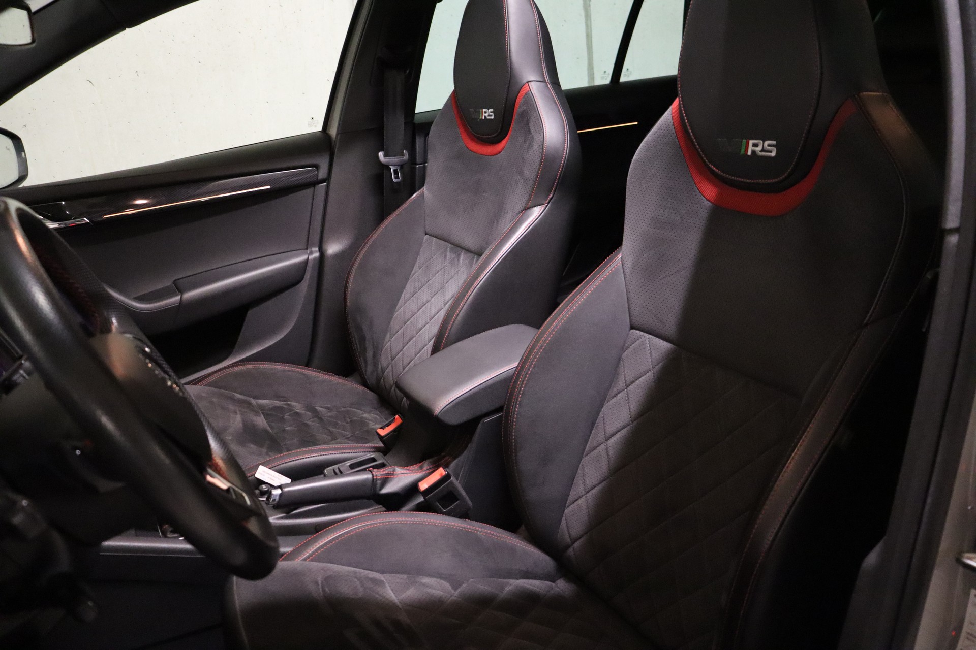 SKODA Octavia Combi 2.0 TSI RS DSG-image-12