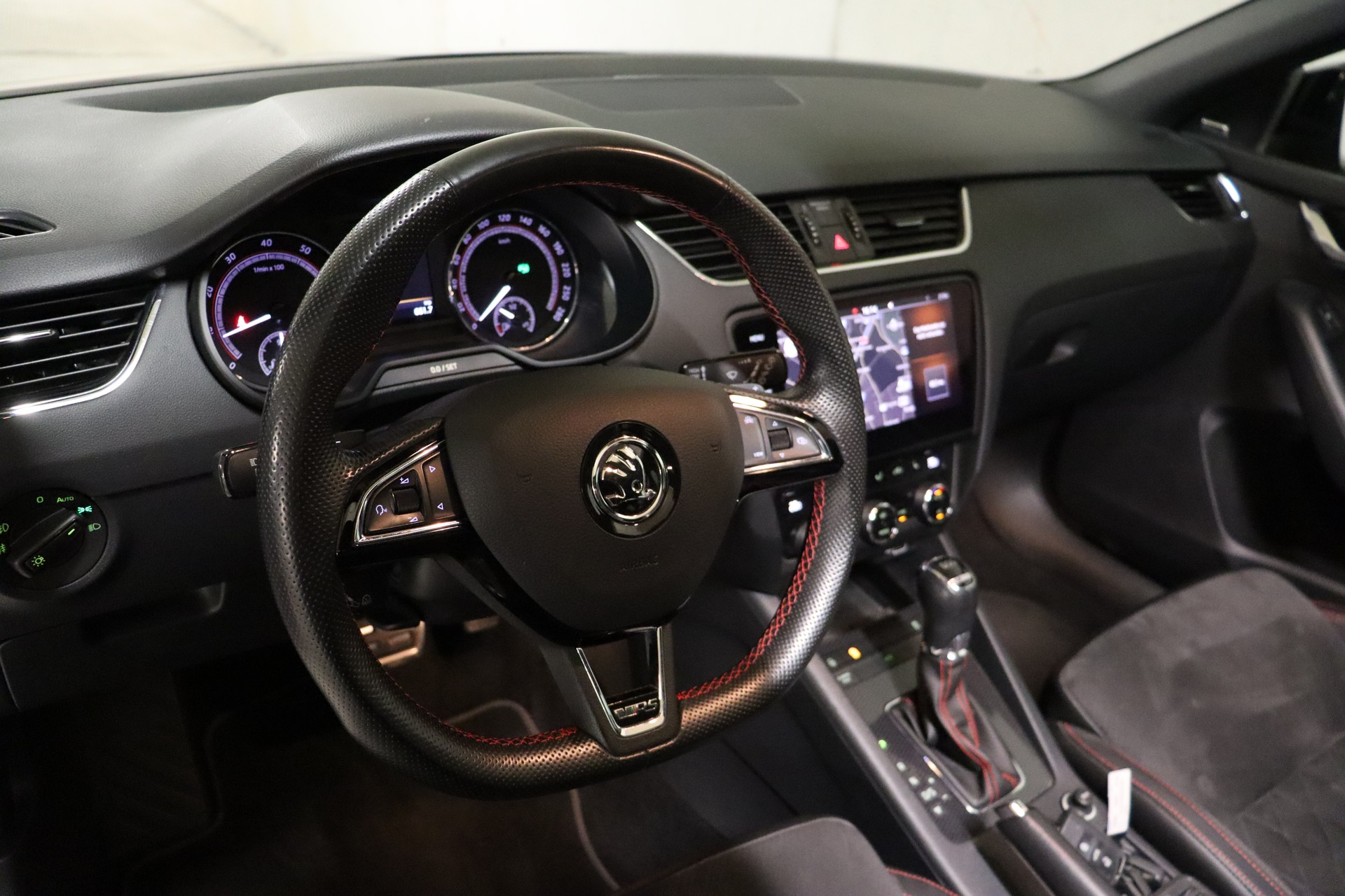 SKODA Octavia Combi 2.0 TSI RS DSG-image-15