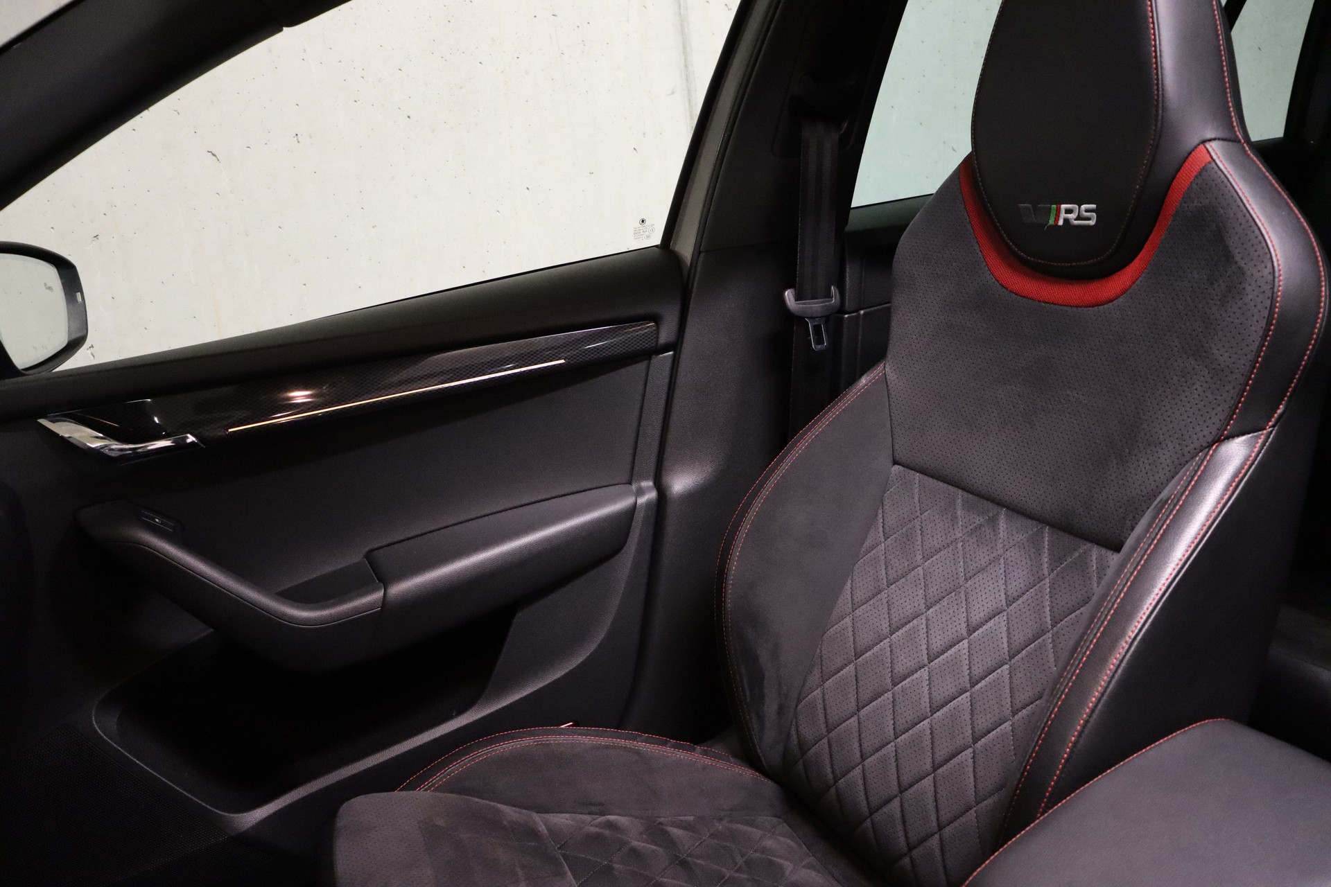 SKODA Octavia Combi 2.0 TSI RS DSG-image-28
