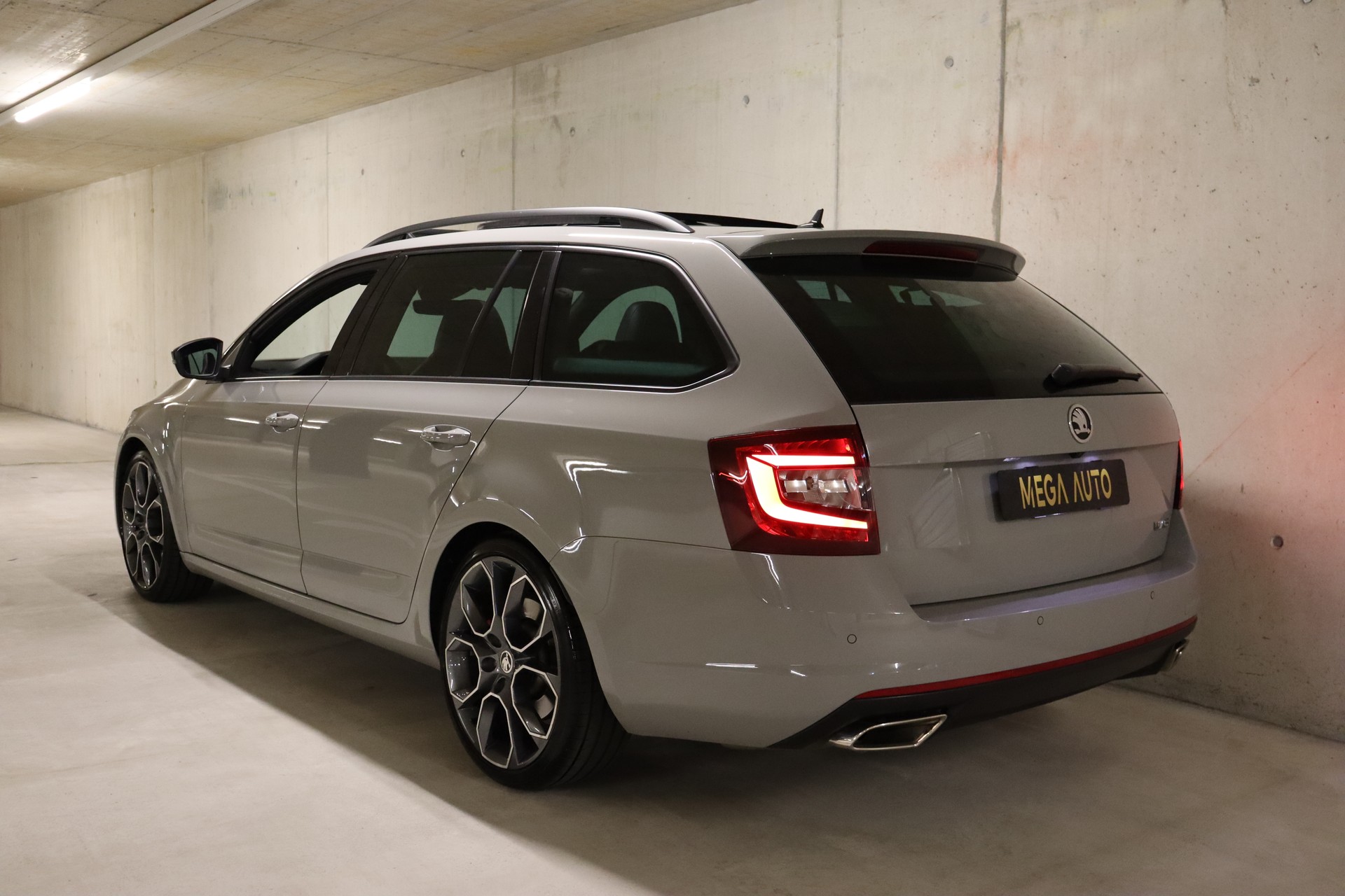 SKODA Octavia Combi 2.0 TSI RS DSG-image-7