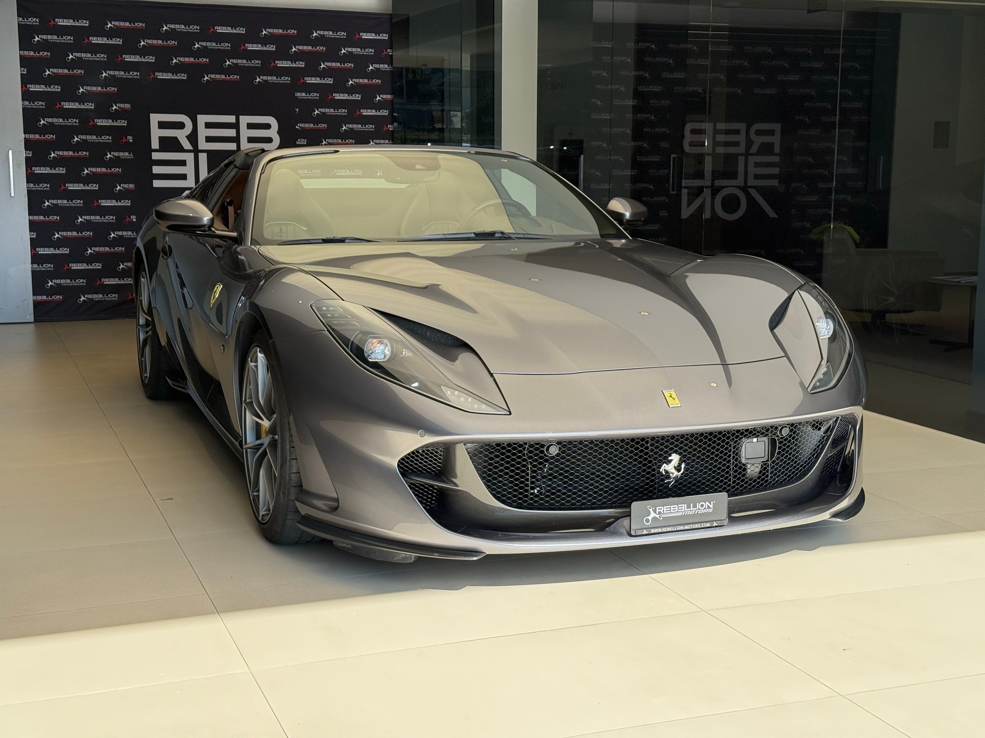 FERRARI 812 GTS-showroom-element-2