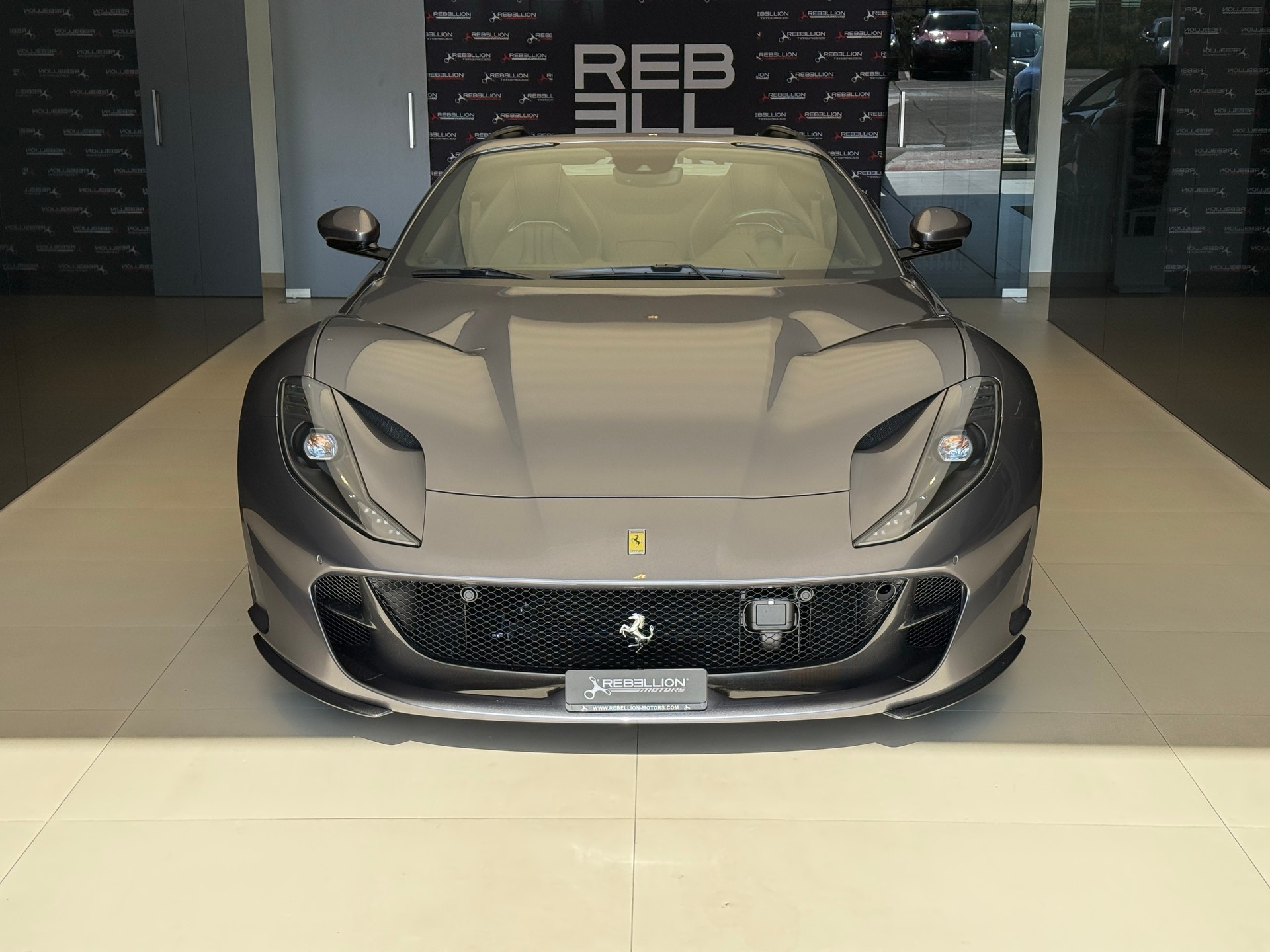 FERRARI 812 GTS-showroom-element-1
