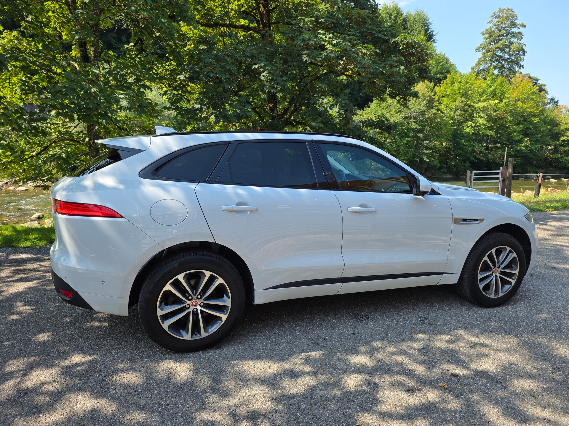 JAGUAR F-Pace 3.0 TD R-Sport AWD Automatik ☆☆☆ Inklusive frischer MFK ☆☆☆ AHK: 2'400kg ☆☆☆ Sommer- und Winterräder ☆☆☆-showroom-element-3