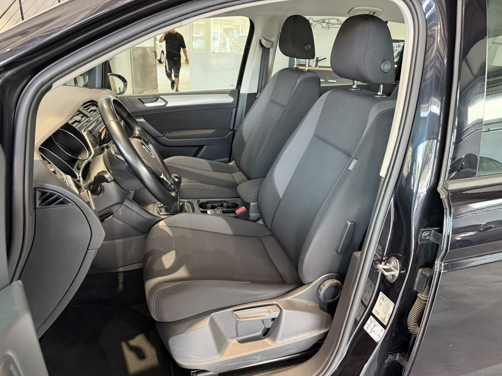 VW Touran 1.6 TDI BlueMotion Technology Trendline-image-9