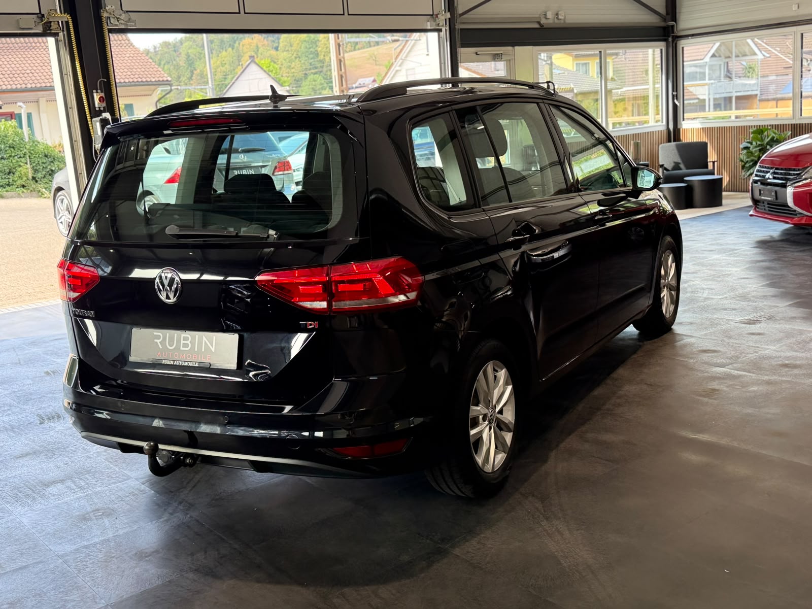 VW Touran 1.6 TDI BlueMotion Technology Trendline-image-4