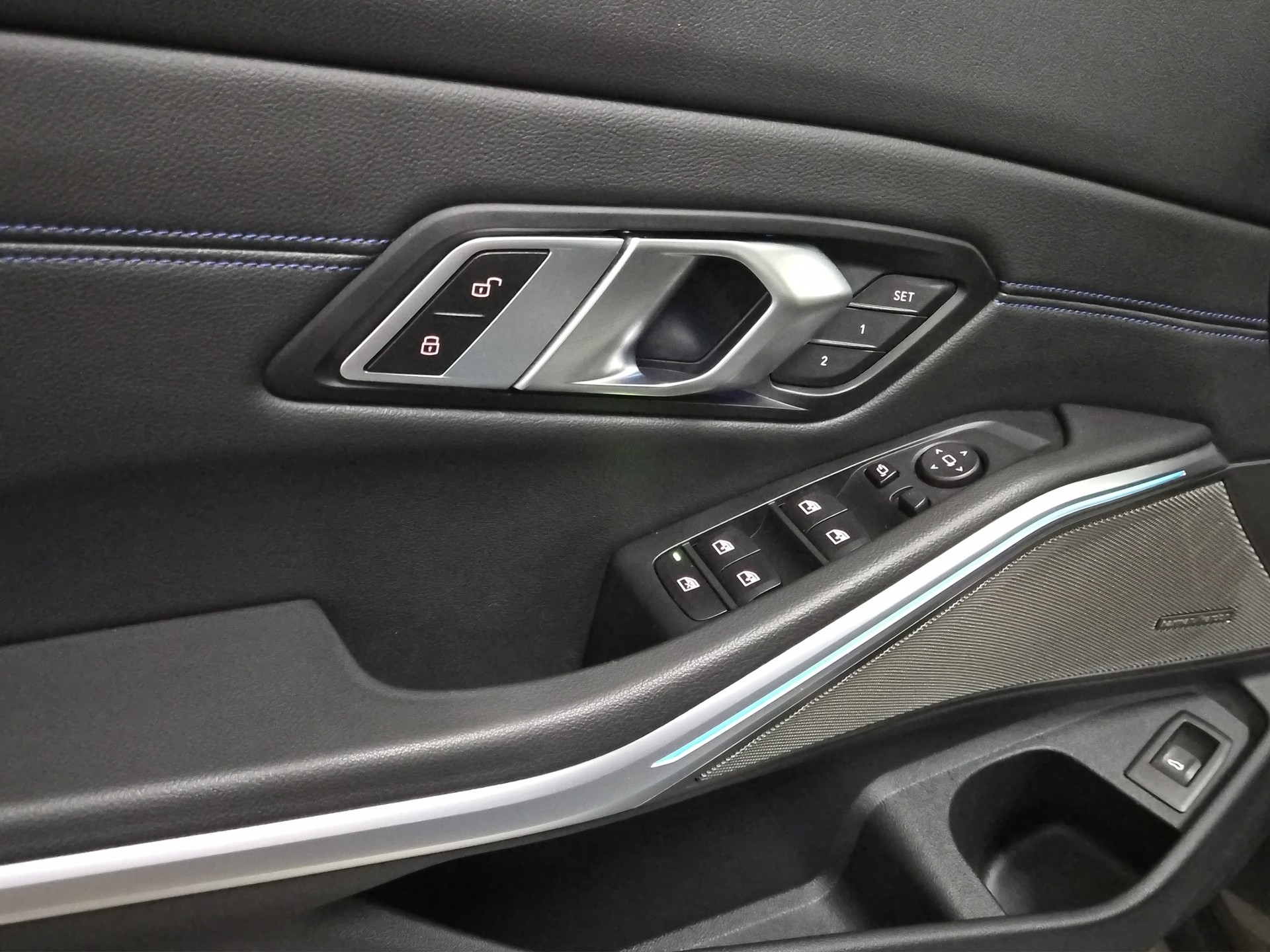 BMW 320d xDrive 48V Touring Steptronic M Sport-image-13