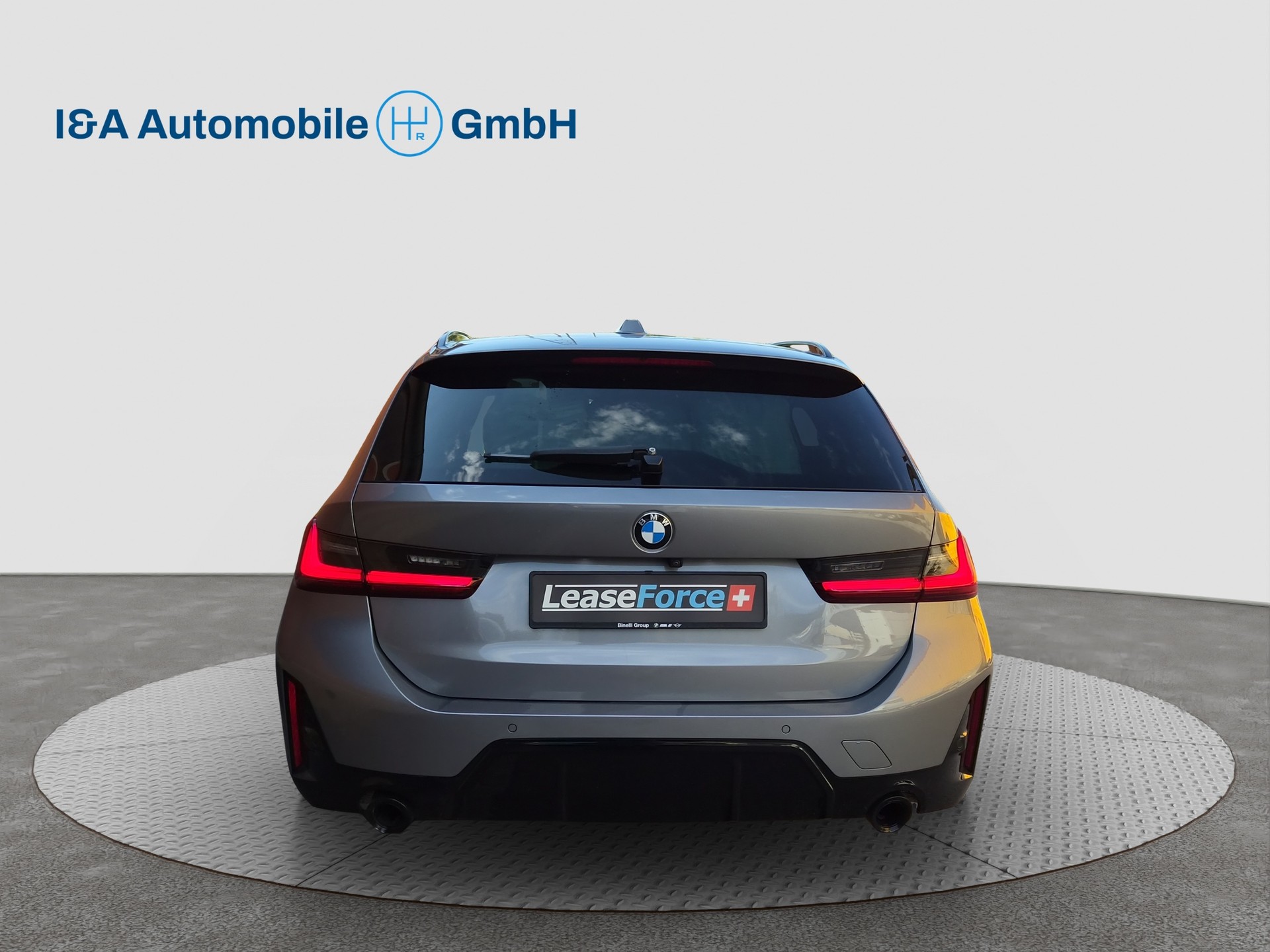 BMW 320d xDrive 48V Touring Steptronic M Sport-image-5