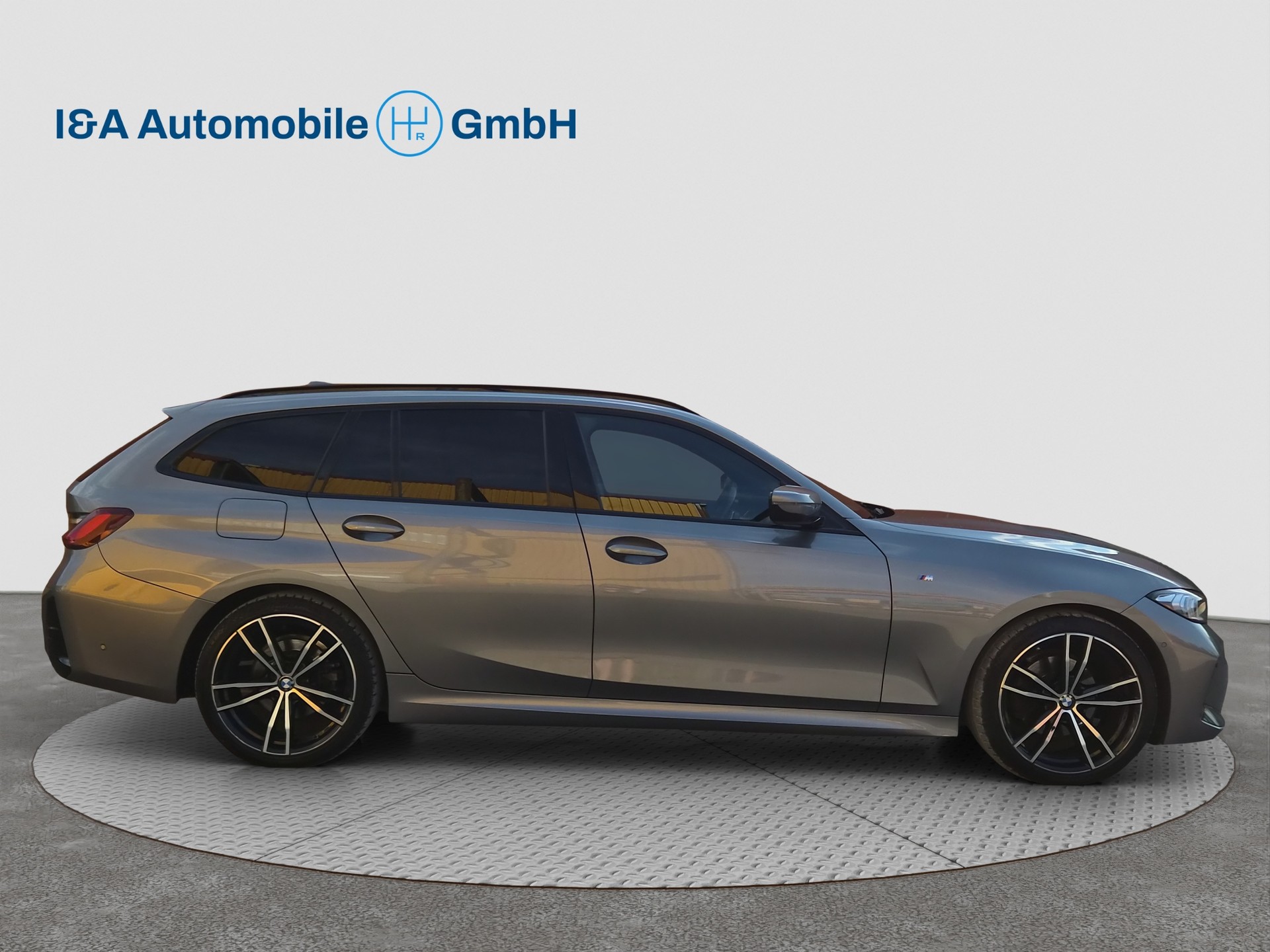BMW 320d xDrive 48V Touring Steptronic M Sport-image-3