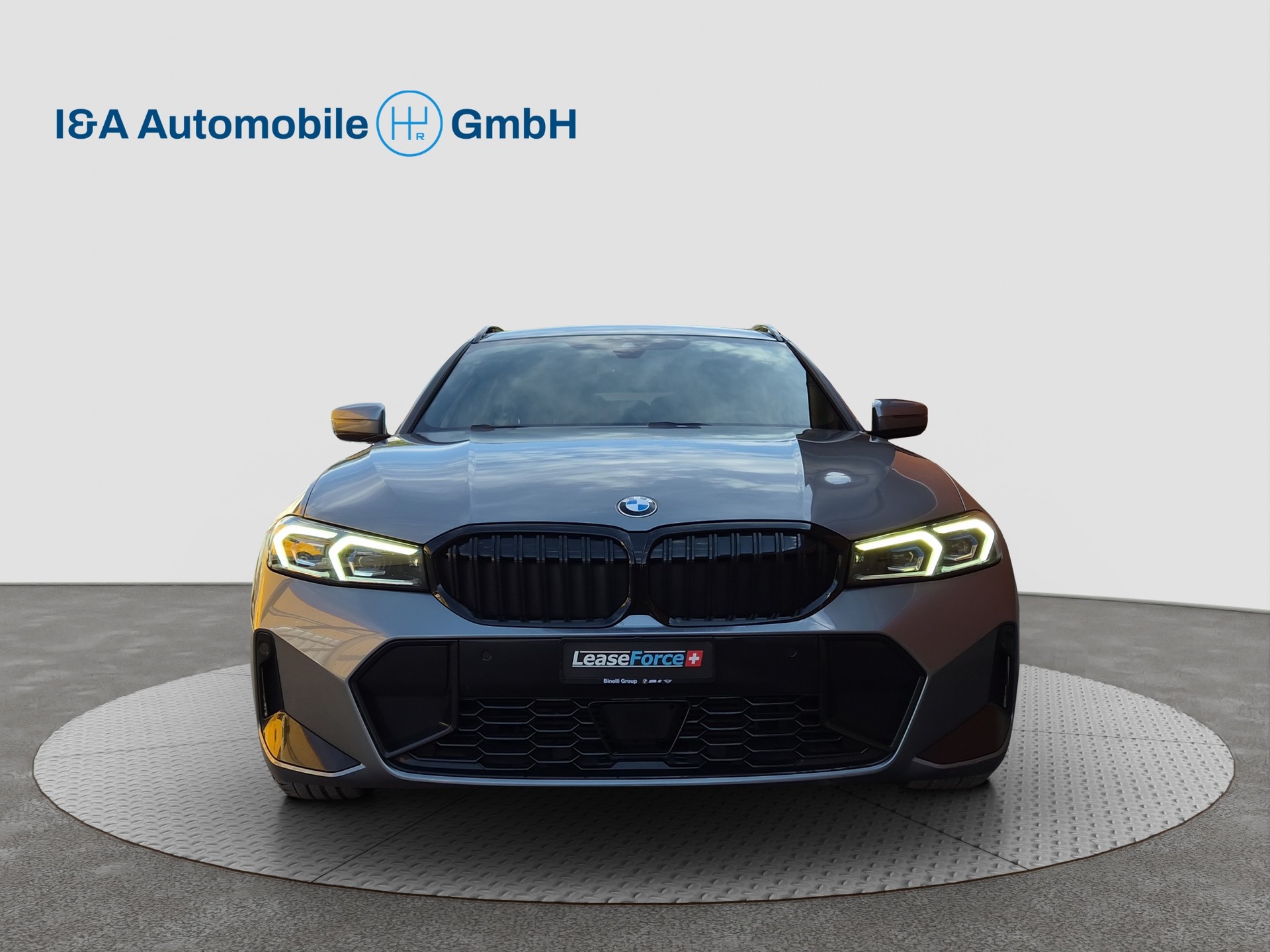 BMW 320d xDrive 48V Touring Steptronic M Sport-image-1