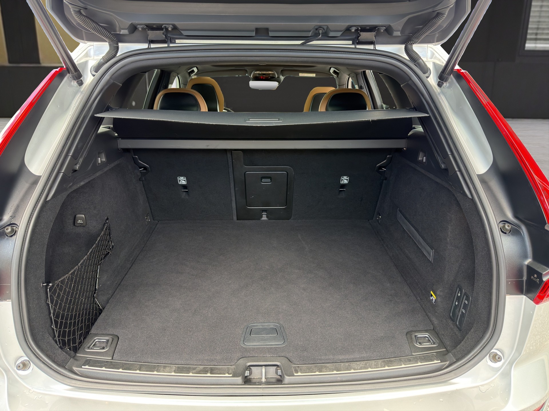 VOLVO XC60 2.0 D5 Inscription AWD-image-14