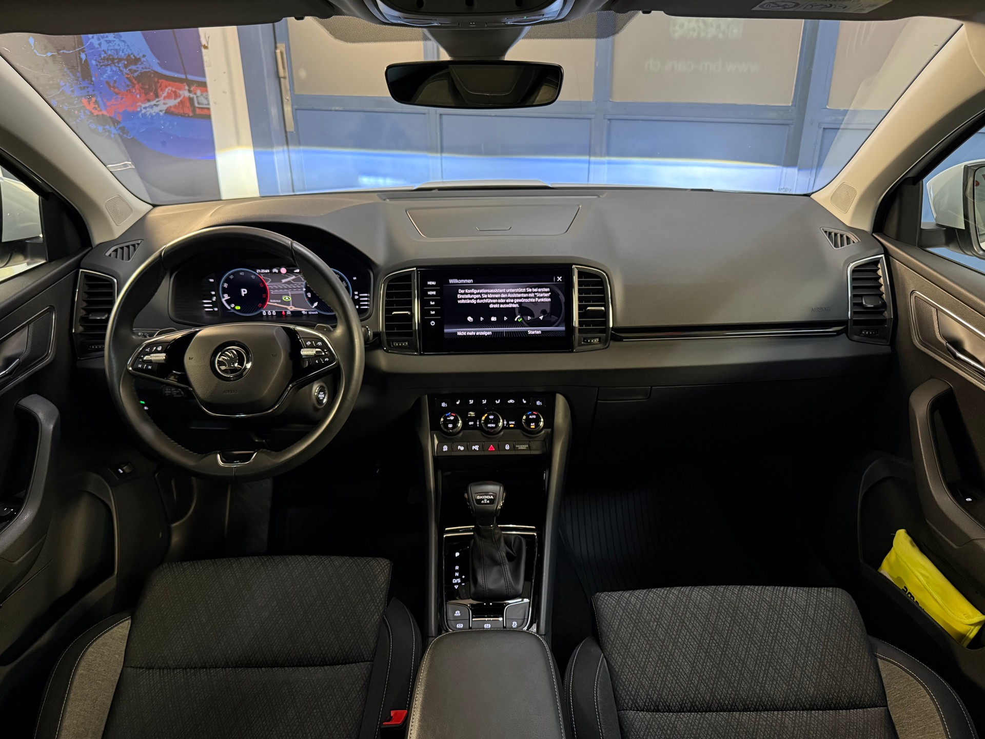 SKODA Karoq 2.0 TDI CR Style 4x4 DSG *CH* *Werksgarantie*-image-9