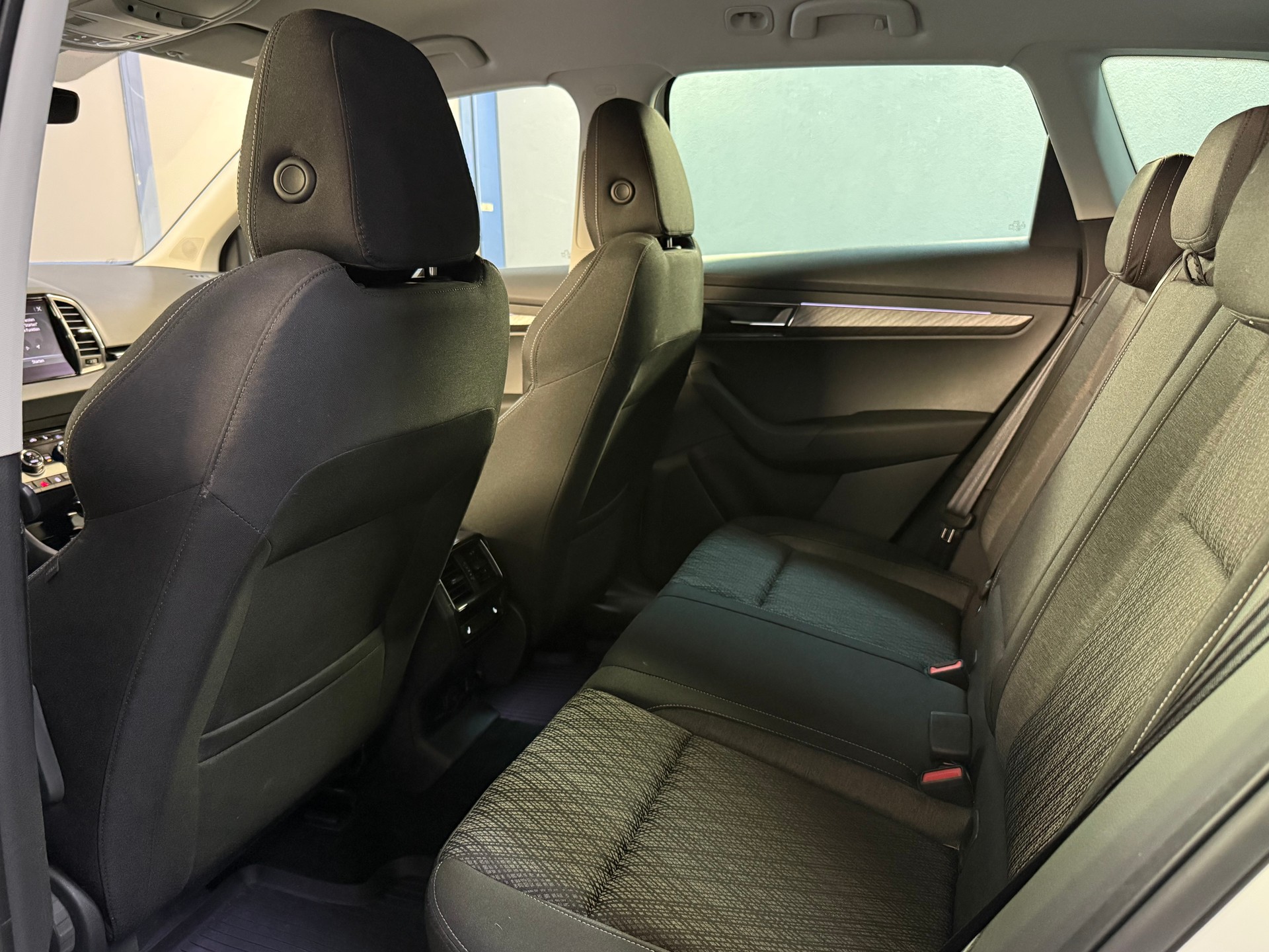 SKODA Karoq 2.0 TDI CR Style 4x4 DSG *CH* *Werksgarantie*-image-10