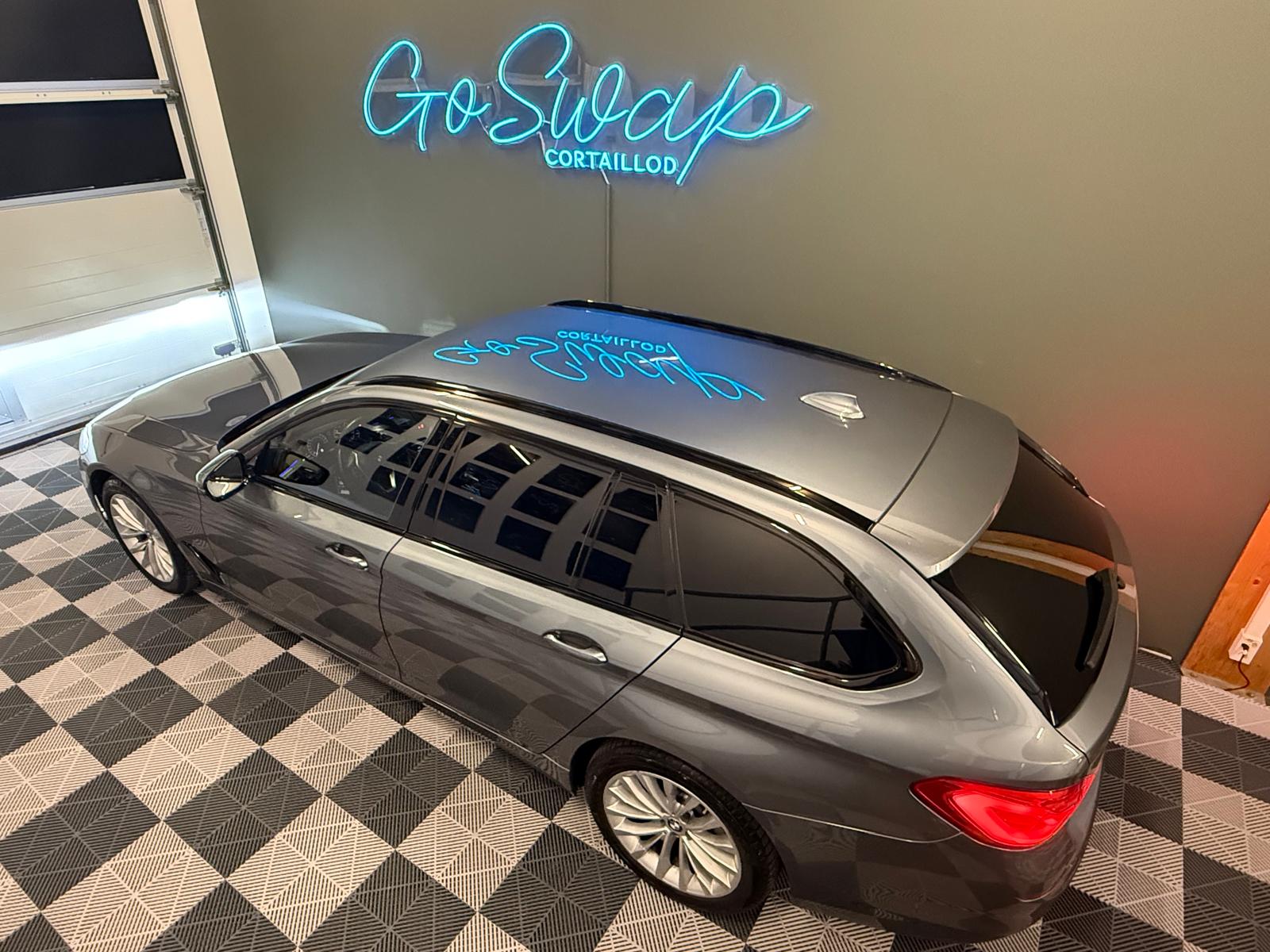 BMW 530d xDrive Touring Luxury Line Steptronic-showroom-element-2