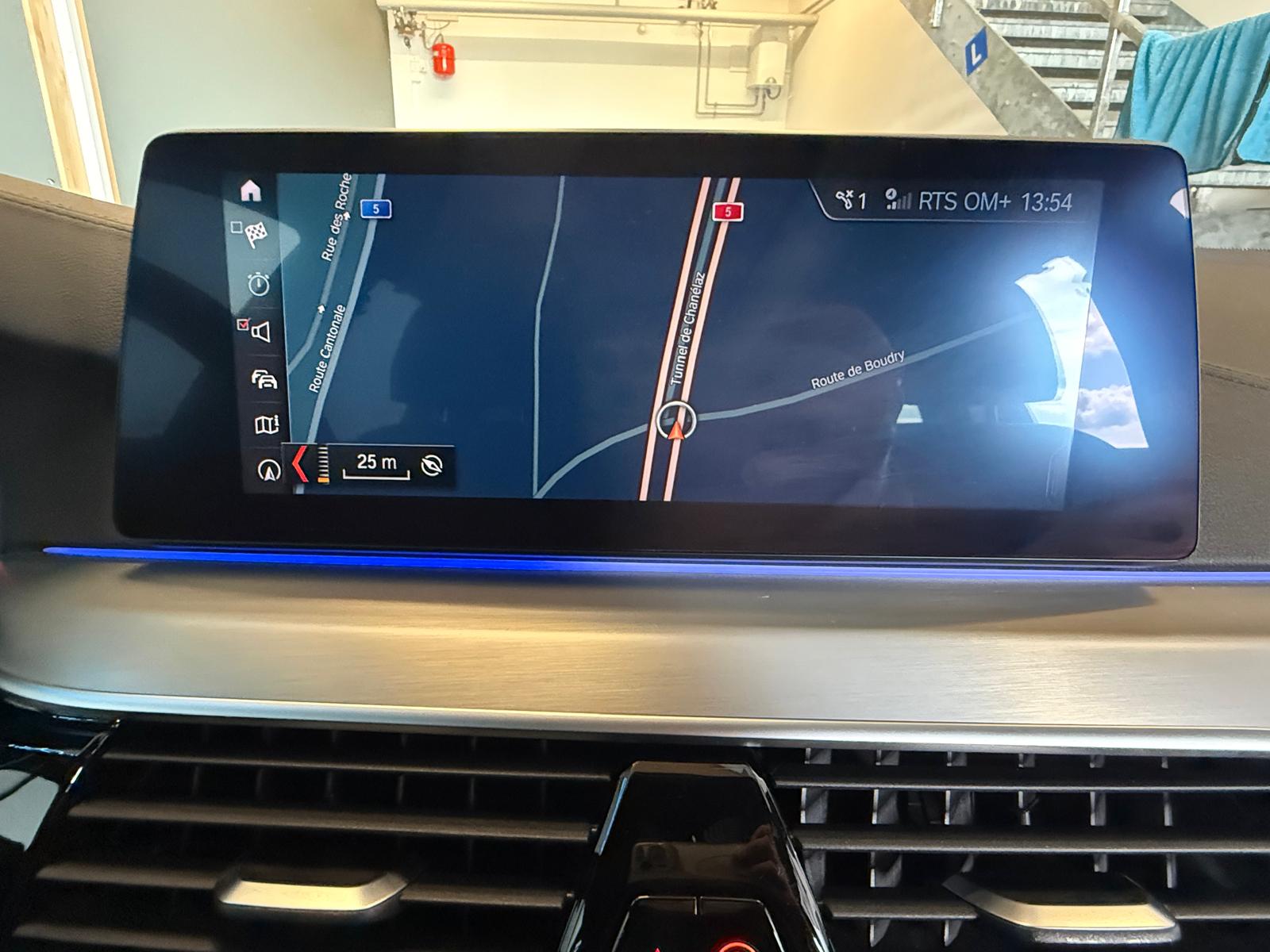 BMW 530d xDrive Touring Luxury Line Steptronic-image-20