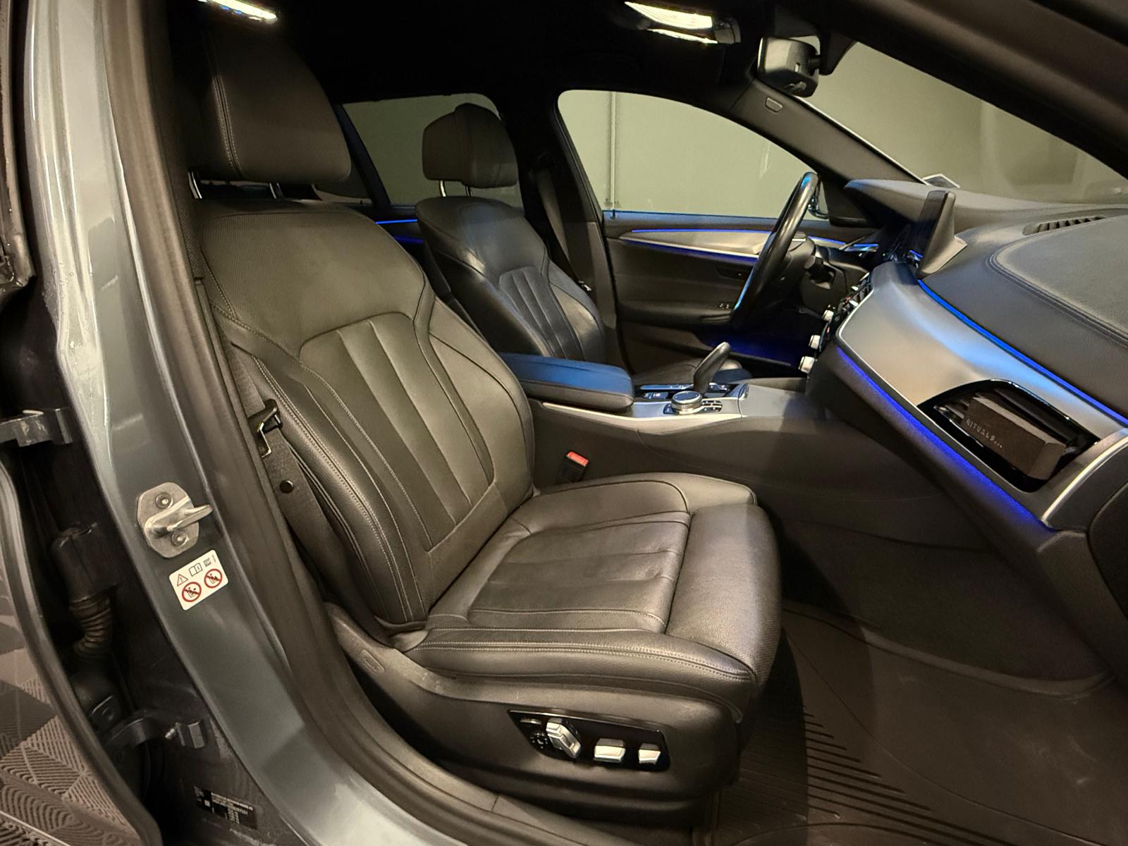 BMW 530d xDrive Touring Luxury Line Steptronic-image-10