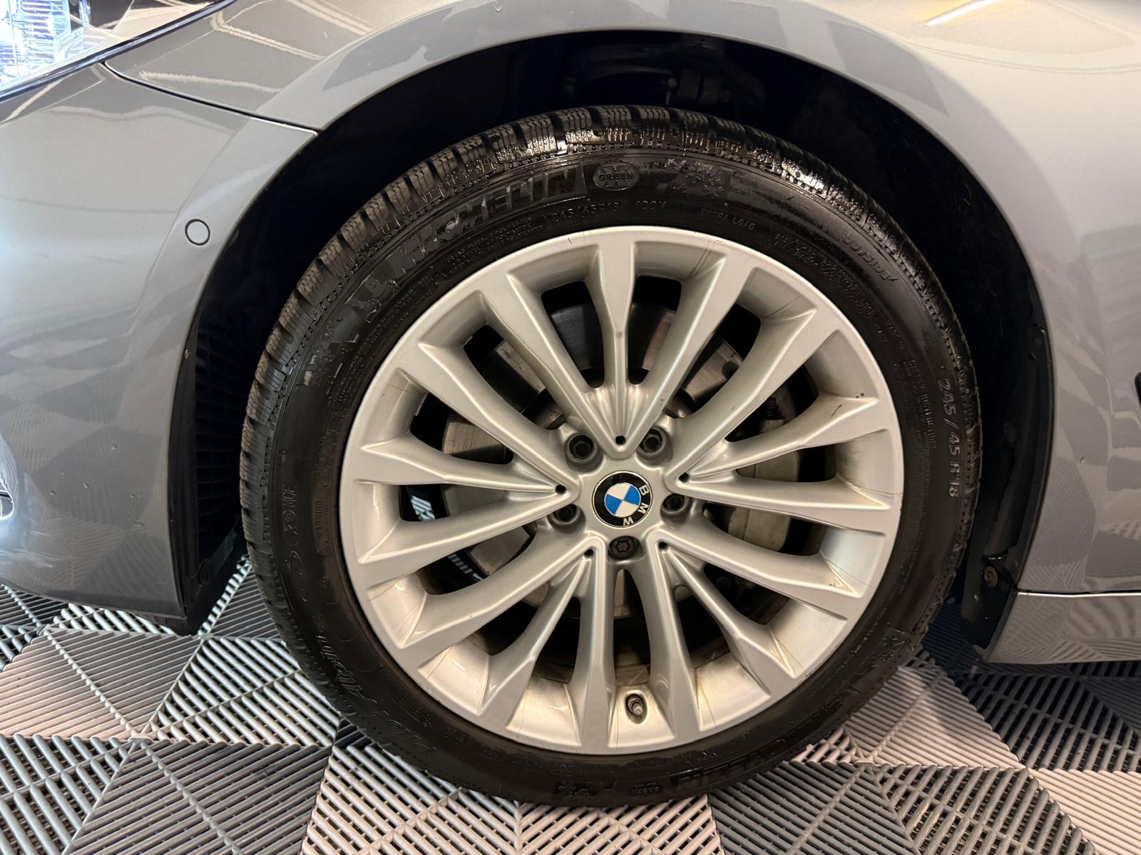 BMW 530d xDrive Touring Luxury Line Steptronic-image-28