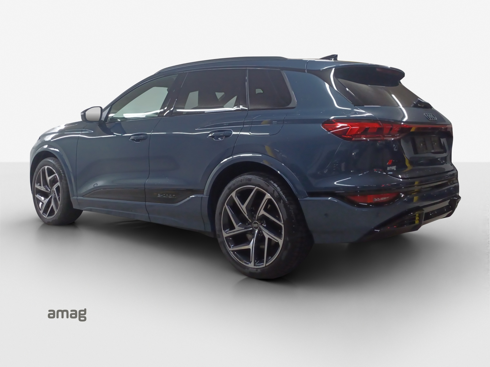 AUDI SQ6 e-tron quattro-showroom-element-2