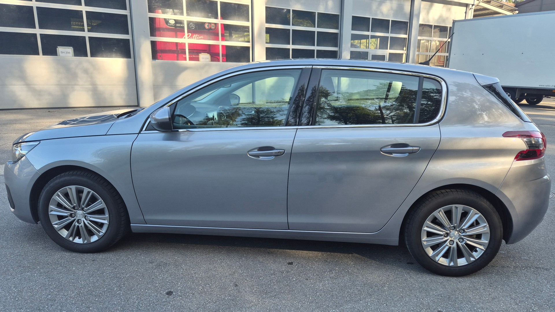 PEUGEOT 1.2 PureTech 130 Tech Edition S/S-image-3