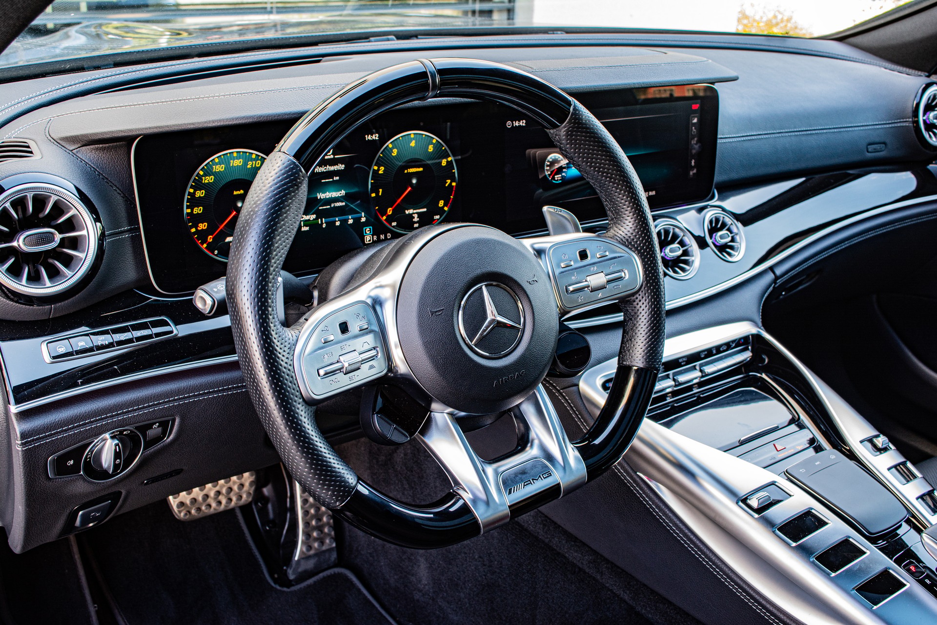 MERCEDES-BENZ AMG GT 4 63 S Edition 1 4Matic+ Speedshift MCT-image-12