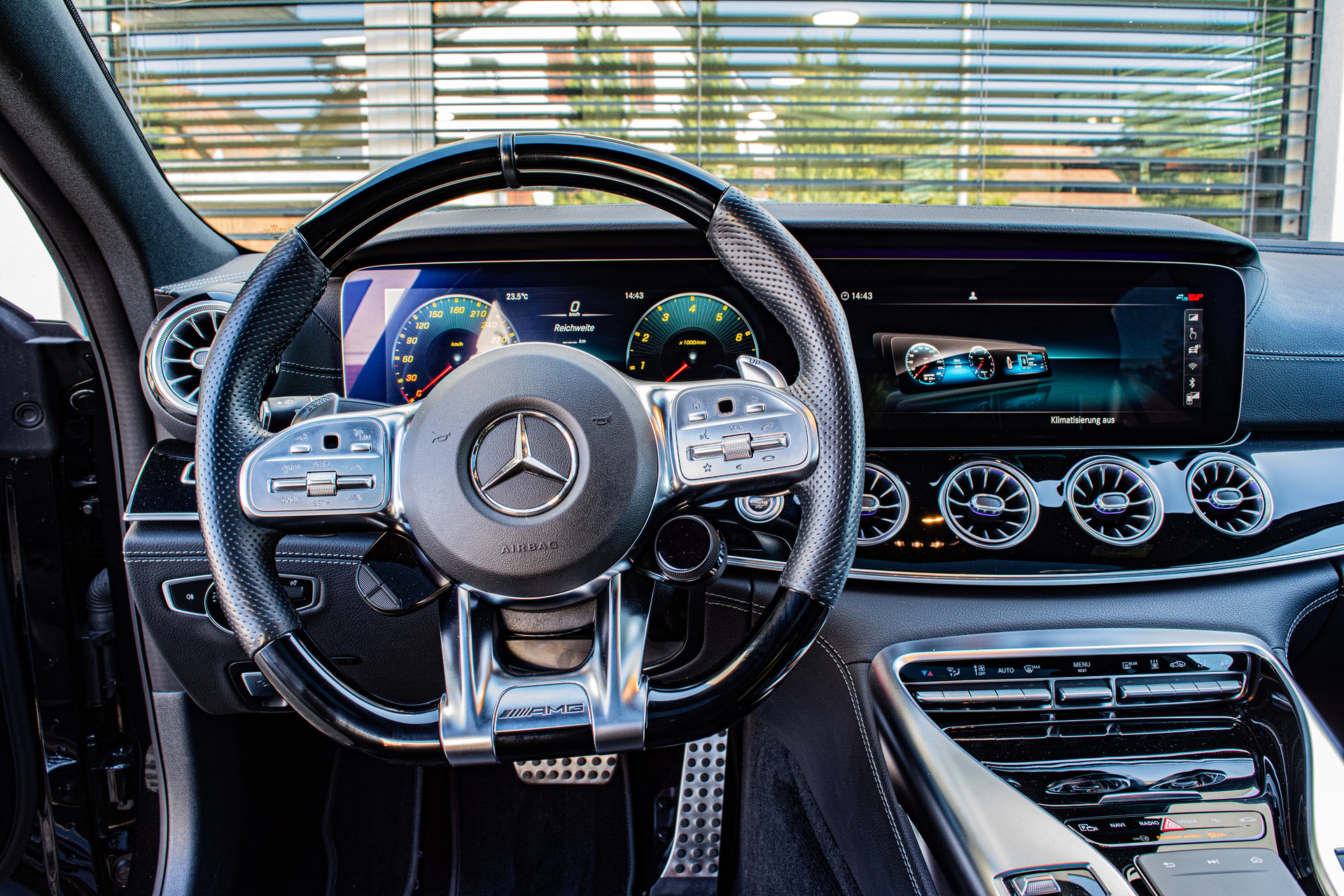 MERCEDES-BENZ AMG GT 4 63 S Edition 1 4Matic+ Speedshift MCT-image-17