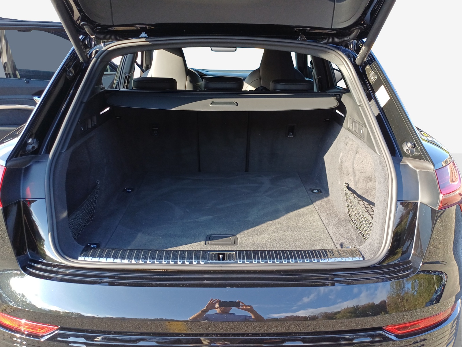 AUDI SQ8 e-tron quattro-image-12