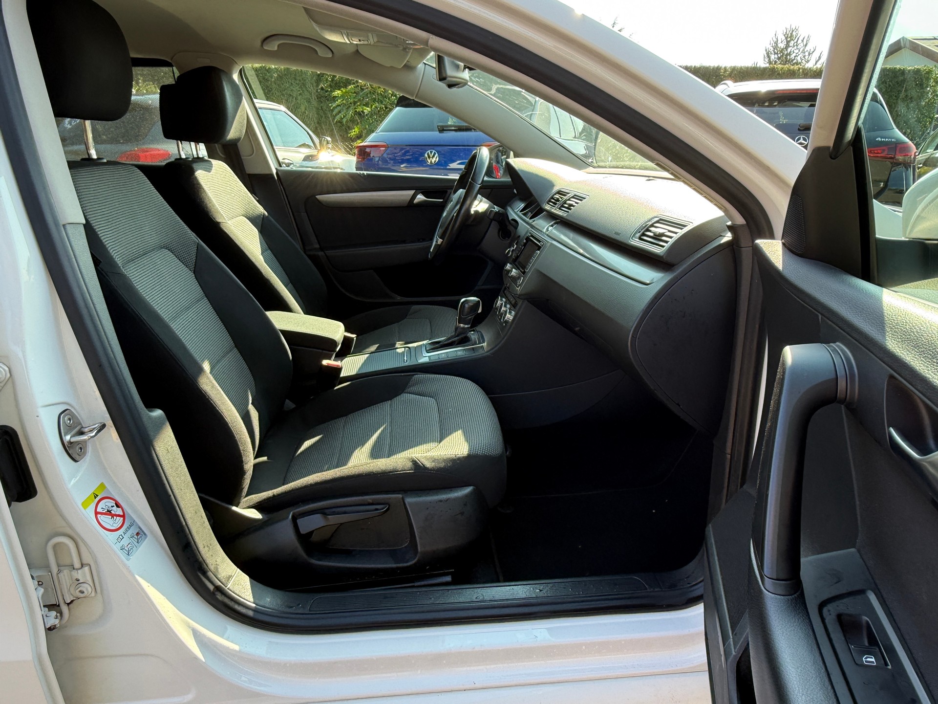 VW Passat Variant 2.0 TDI BMT Comfortline DSG - Navigation - Capteurs de Park Avant & Arrière - Tampomat - Sièges Chauffants-image-16