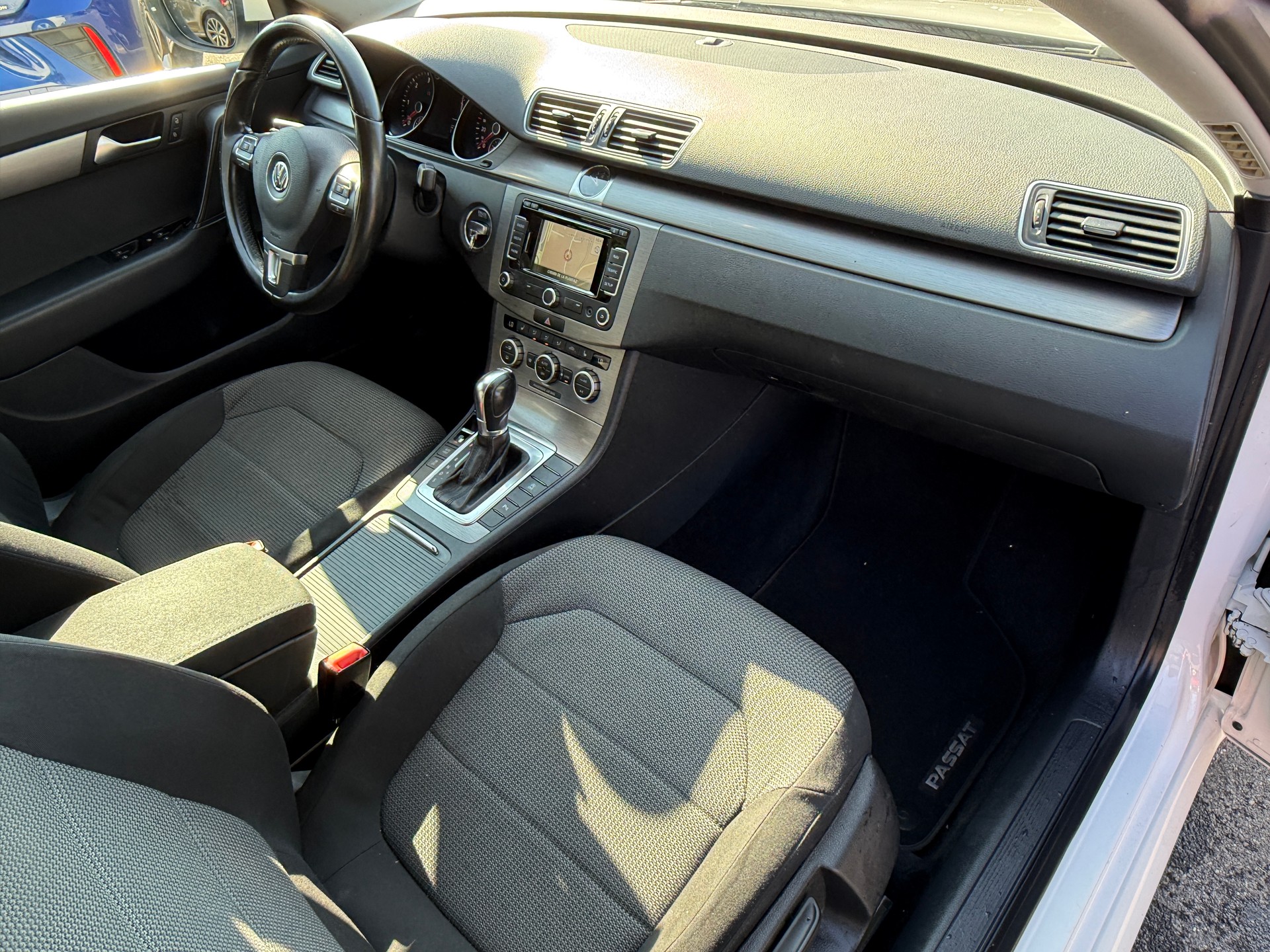 VW Passat Variant 2.0 TDI BMT Comfortline DSG - Navigation - Capteurs de Park Avant & Arrière - Tampomat - Sièges Chauffants-image-13