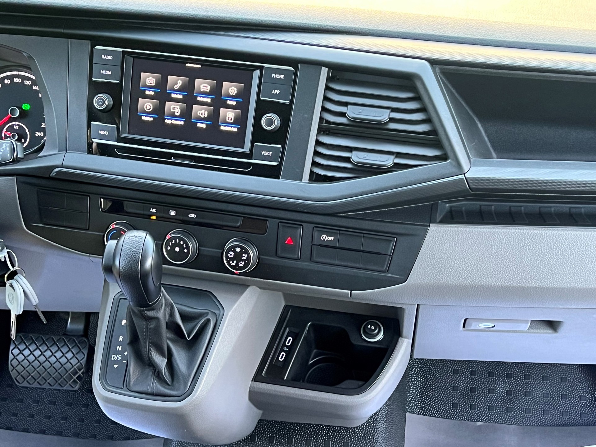 VW T6.1 BUS 9 PLÄTZER "EDITION SPORT" MIT DSG AUTOMAT. CH WAGEN. 2.0 TDI. LEASING 399.--image-12