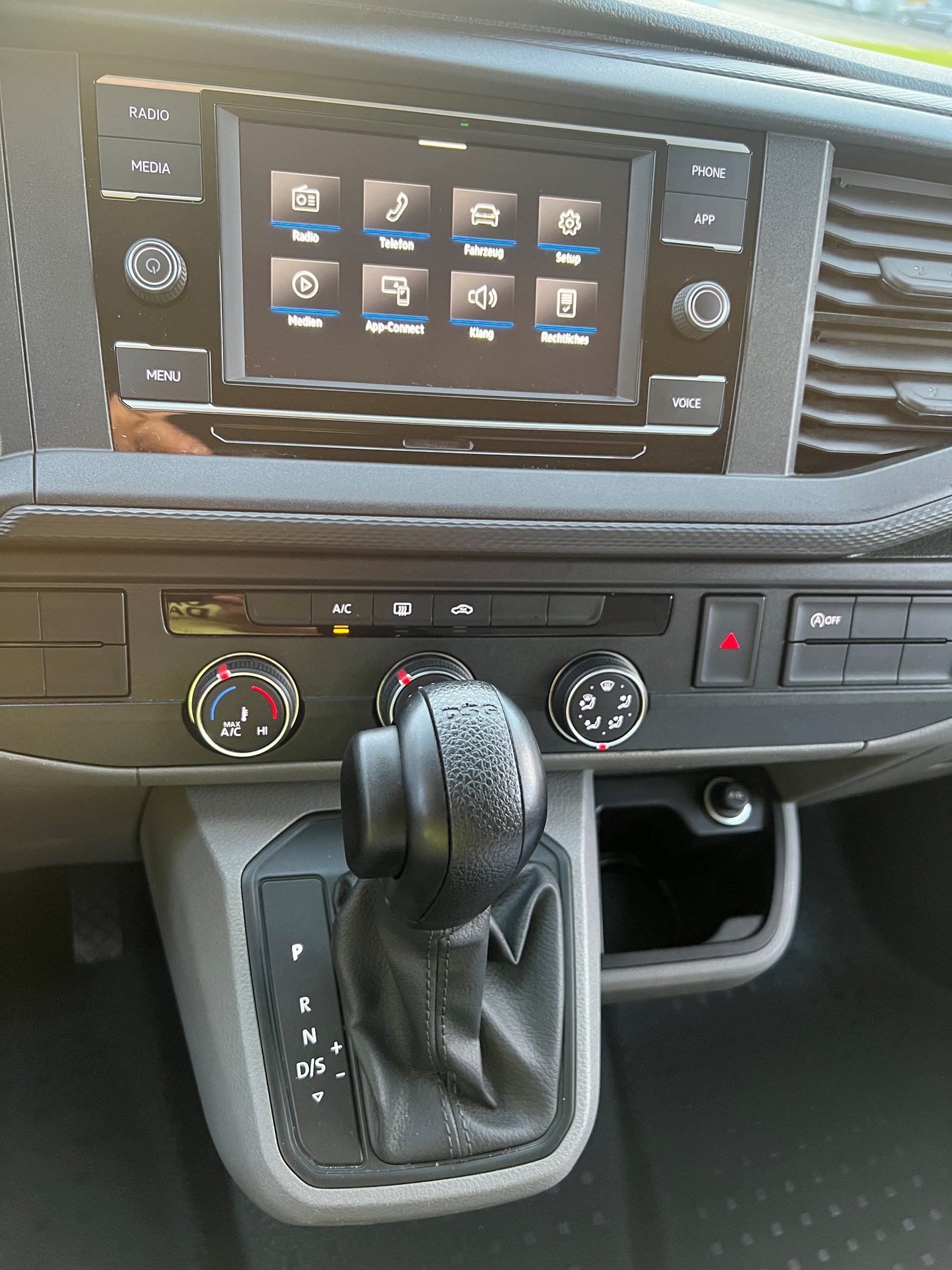 VW T6.1 BUS 9 PLÄTZER "EDITION SPORT" MIT DSG AUTOMAT. CH WAGEN. 2.0 TDI. LEASING 399.--image-24
