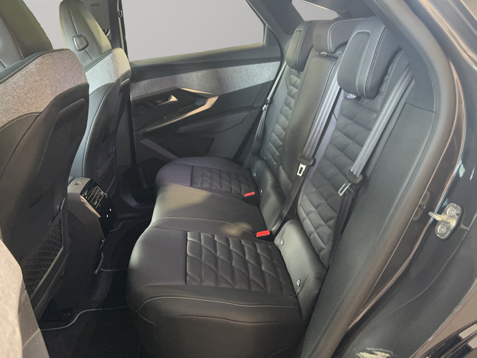 PEUGEOT 3008 e-GT-image-11