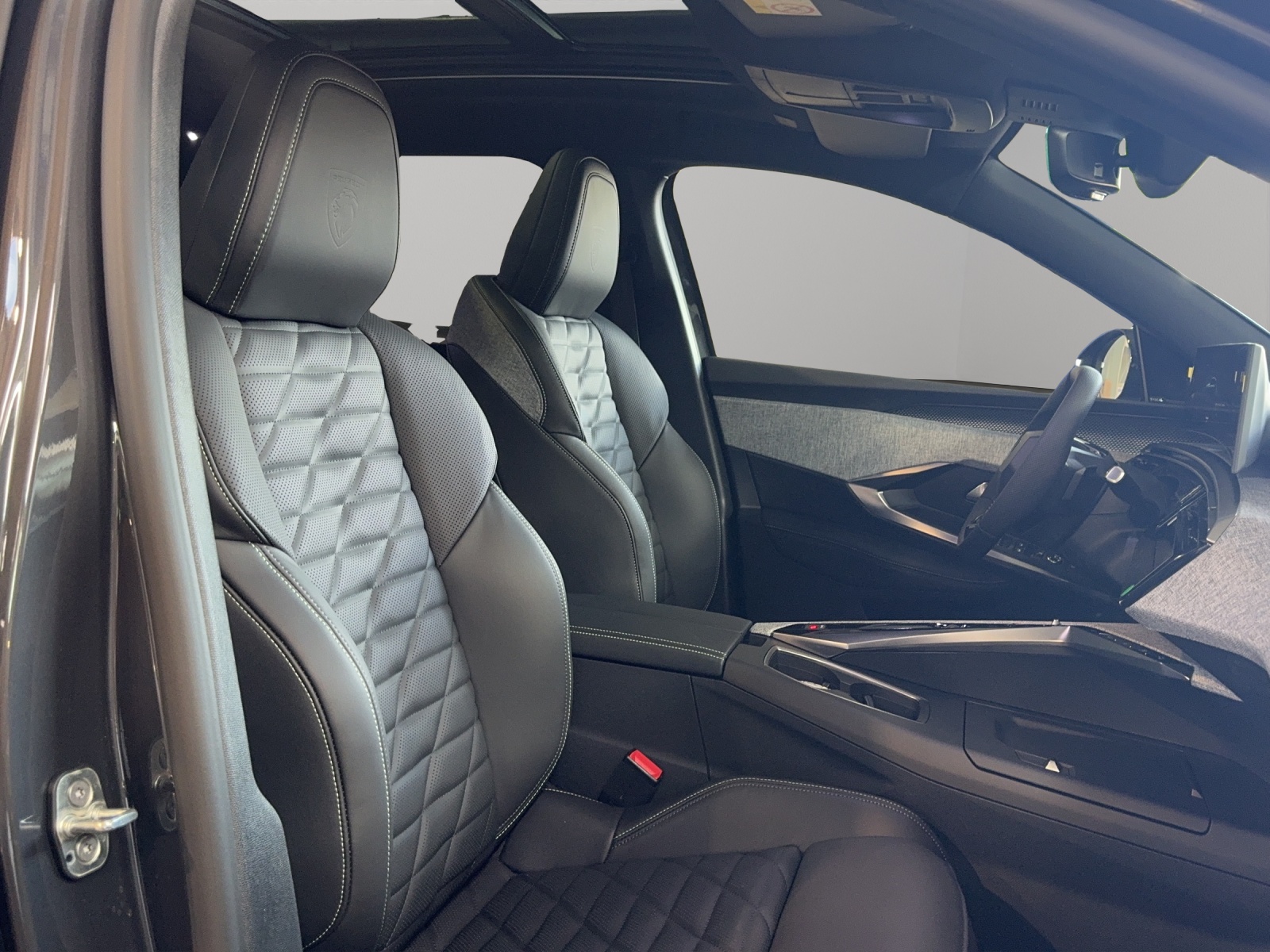 PEUGEOT 3008 e-GT-image-9