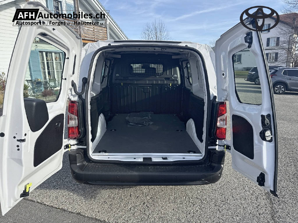 TOYOTA PROACE CITY van L2 52KWh Active-image-9