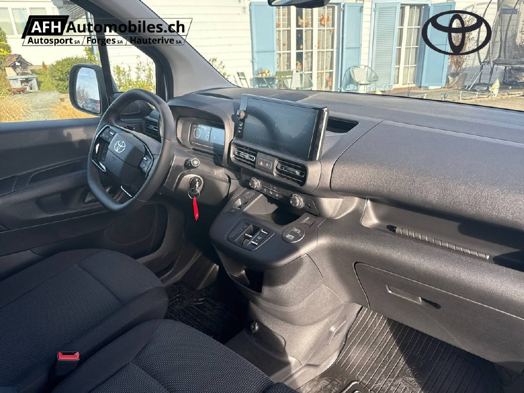 TOYOTA PROACE CITY van L2 52KWh Active-image-17