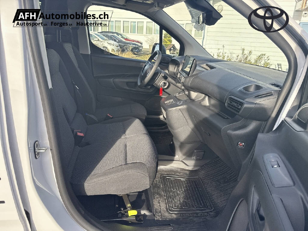TOYOTA PROACE CITY van L2 52KWh Active-image-12