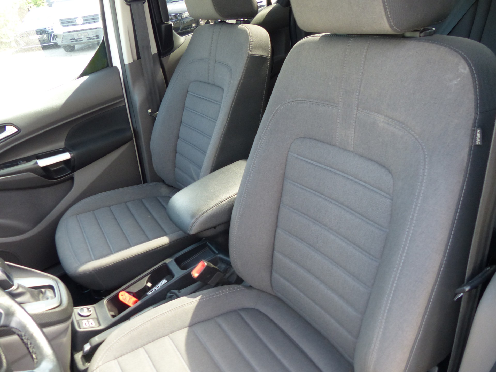 FORD Tourneo Connect 1.5 EcoBlue Trend Automat-image-17