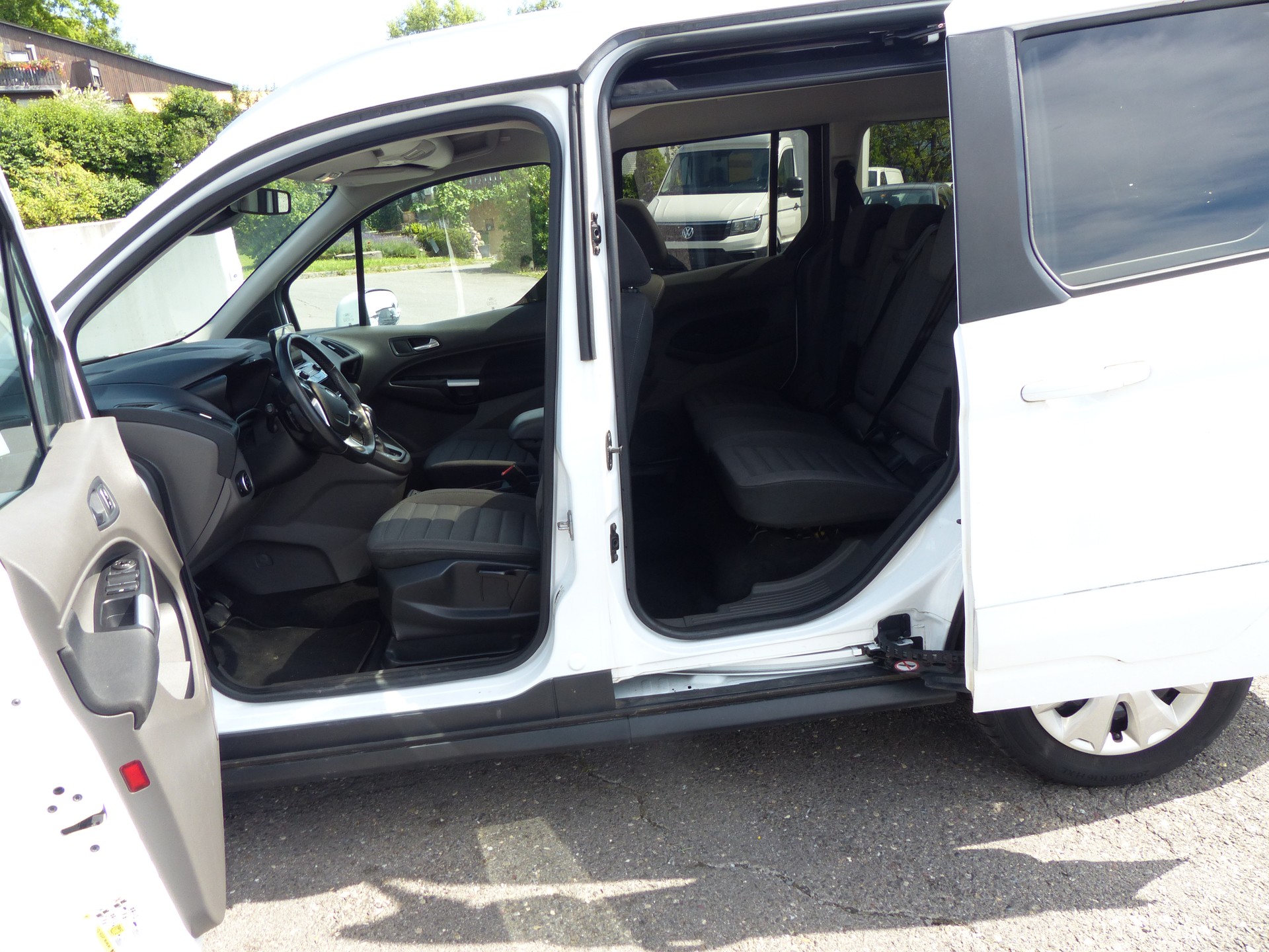 FORD Tourneo Connect 1.5 EcoBlue Trend Automat-image-20