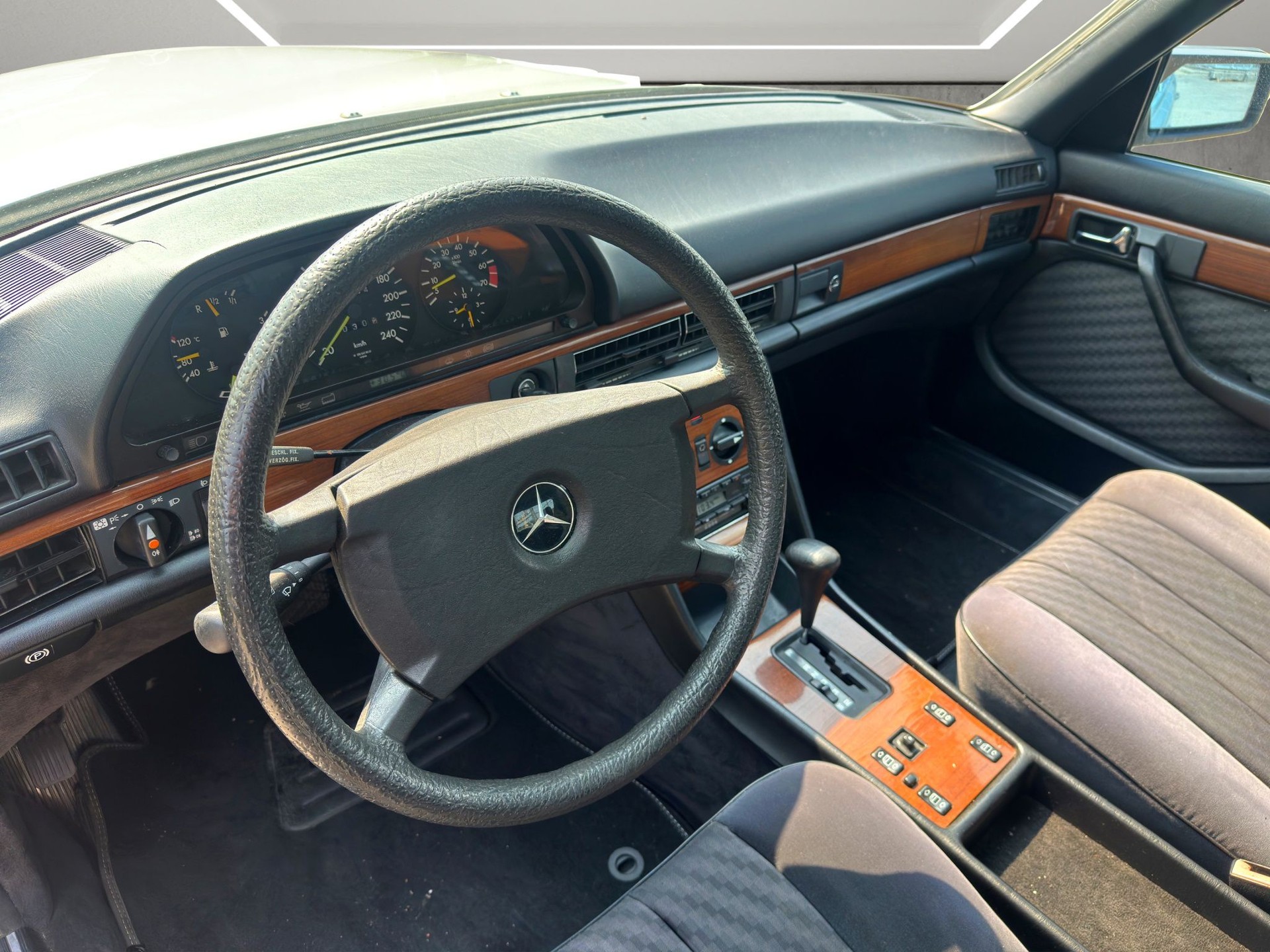 MERCEDES-BENZ 300 SE-image-10