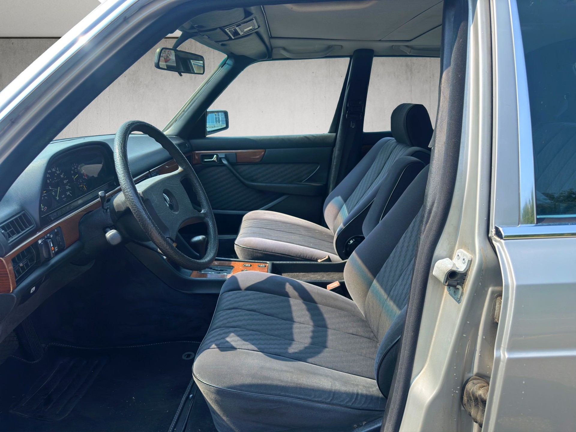 MERCEDES-BENZ 300 SE-image-8